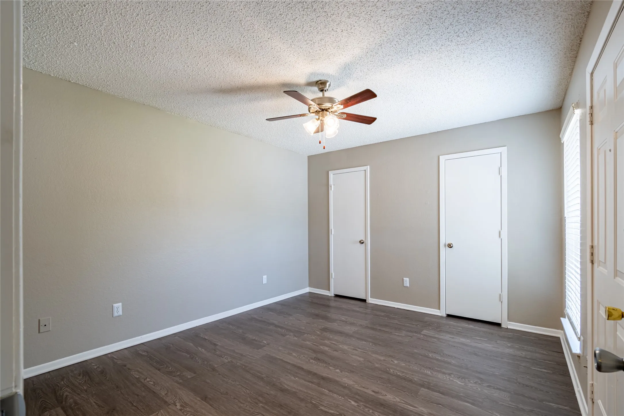 Quadruplex For Rent in Tarrant County , 808 Treadwell Court A, Hurst, Texas 76053, 2 Bedroom, 3 Bathroom, Garage spaces, 1,056 Sqft, built in 1985, mls#21410399, Real Estate Agent in Hurst, Homes For Rent in Tarrant county, Homes For Rent in Hurst, Realtor in Hurst Texas, Real Estate Brokerage Independent Realty Texas, Luminita Cordes Realtor