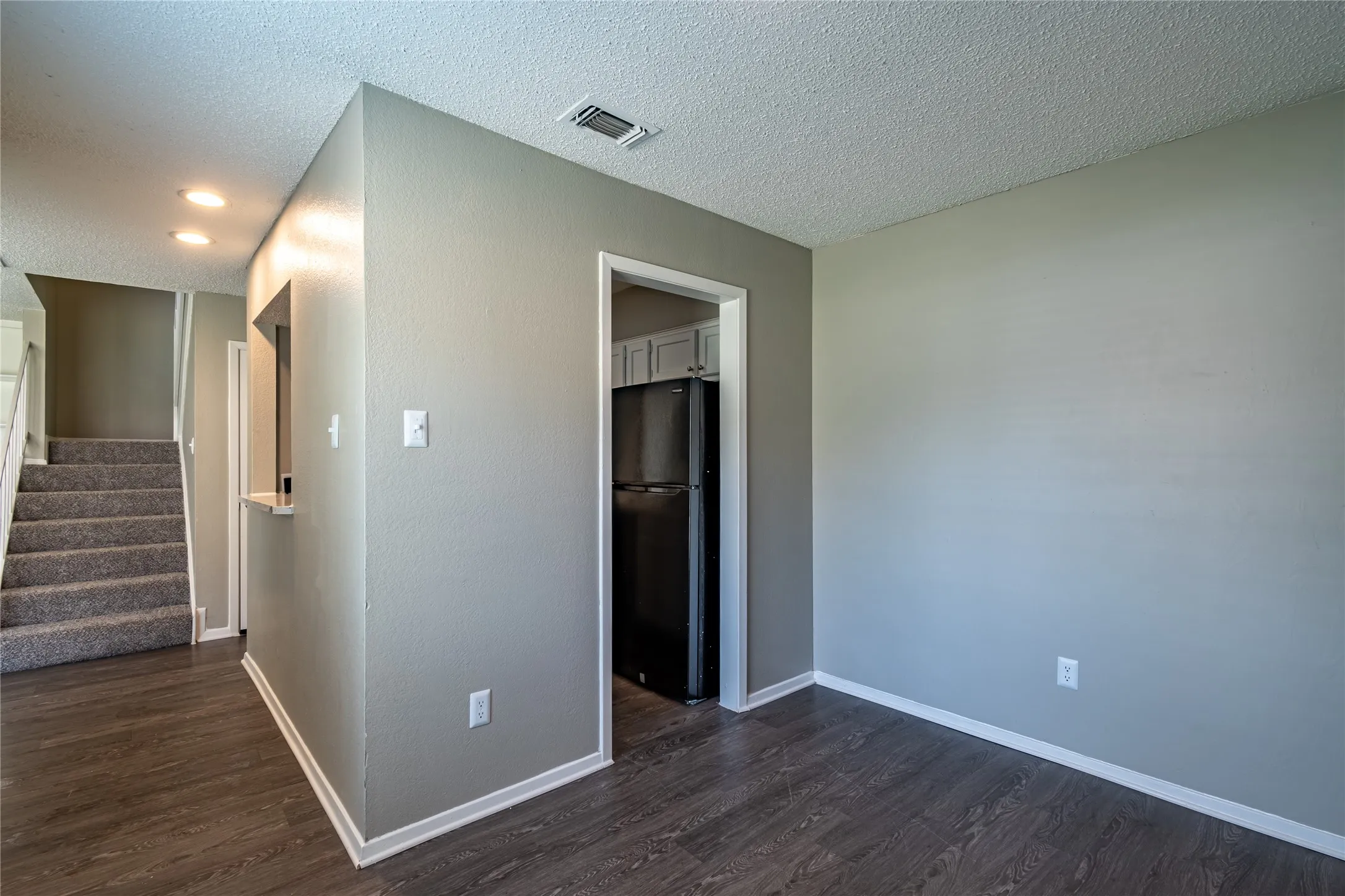 Quadruplex For Rent in Tarrant County , 808 Treadwell Court A, Hurst, Texas 76053, 2 Bedroom, 3 Bathroom, Garage spaces, 1,056 Sqft, built in 1985, mls#21410399, Real Estate Agent in Hurst, Homes For Rent in Tarrant county, Homes For Rent in Hurst, Realtor in Hurst Texas, Real Estate Brokerage Independent Realty Texas, Luminita Cordes Realtor