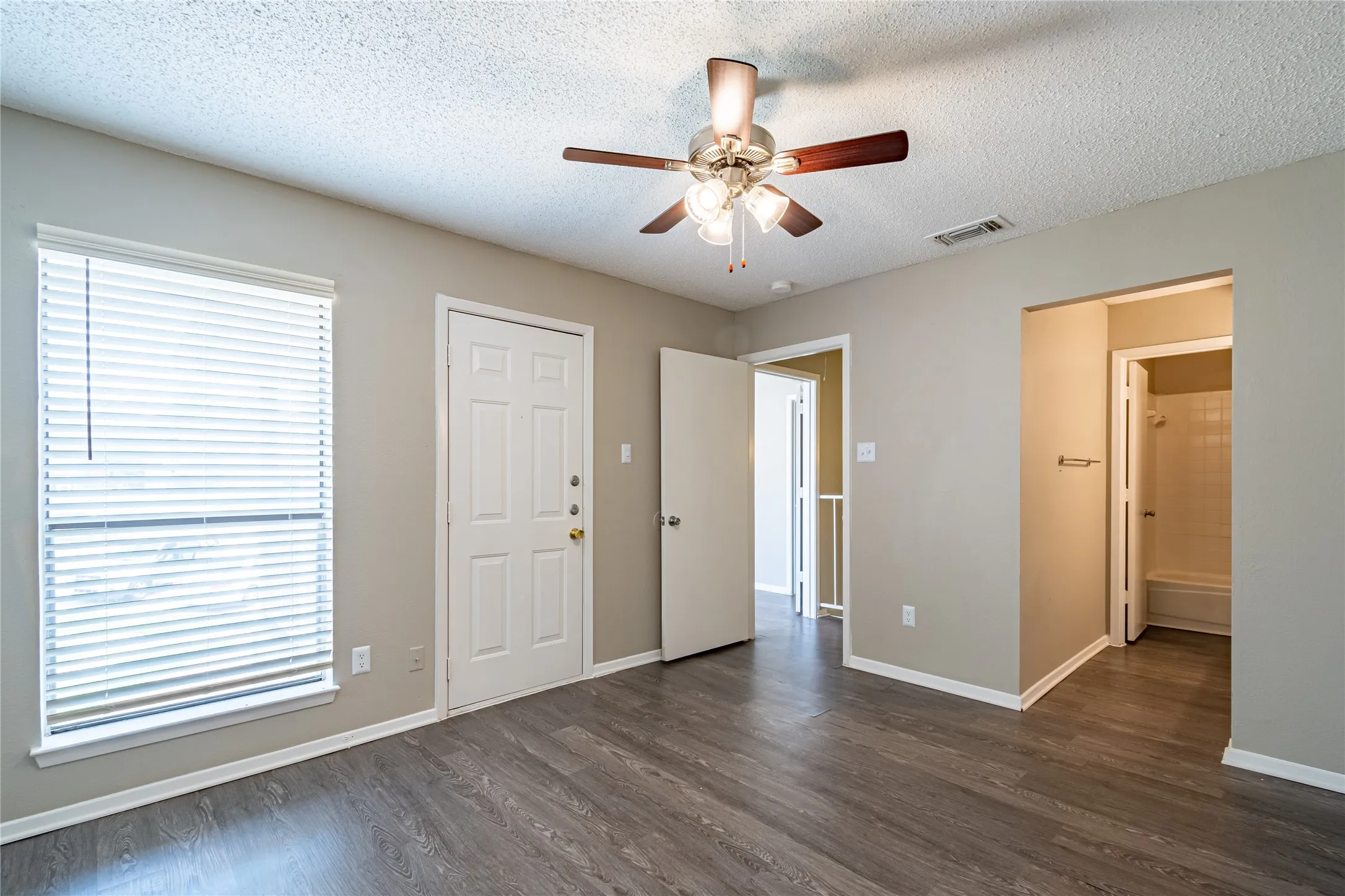 Quadruplex For Rent in Tarrant County , 808 Treadwell Court A, Hurst, Texas 76053, 2 Bedroom, 3 Bathroom, Garage spaces, 1,056 Sqft, built in 1985, mls#21410399, Real Estate Agent in Hurst, Homes For Rent in Tarrant county, Homes For Rent in Hurst, Realtor in Hurst Texas, Real Estate Brokerage Independent Realty Texas, Luminita Cordes Realtor