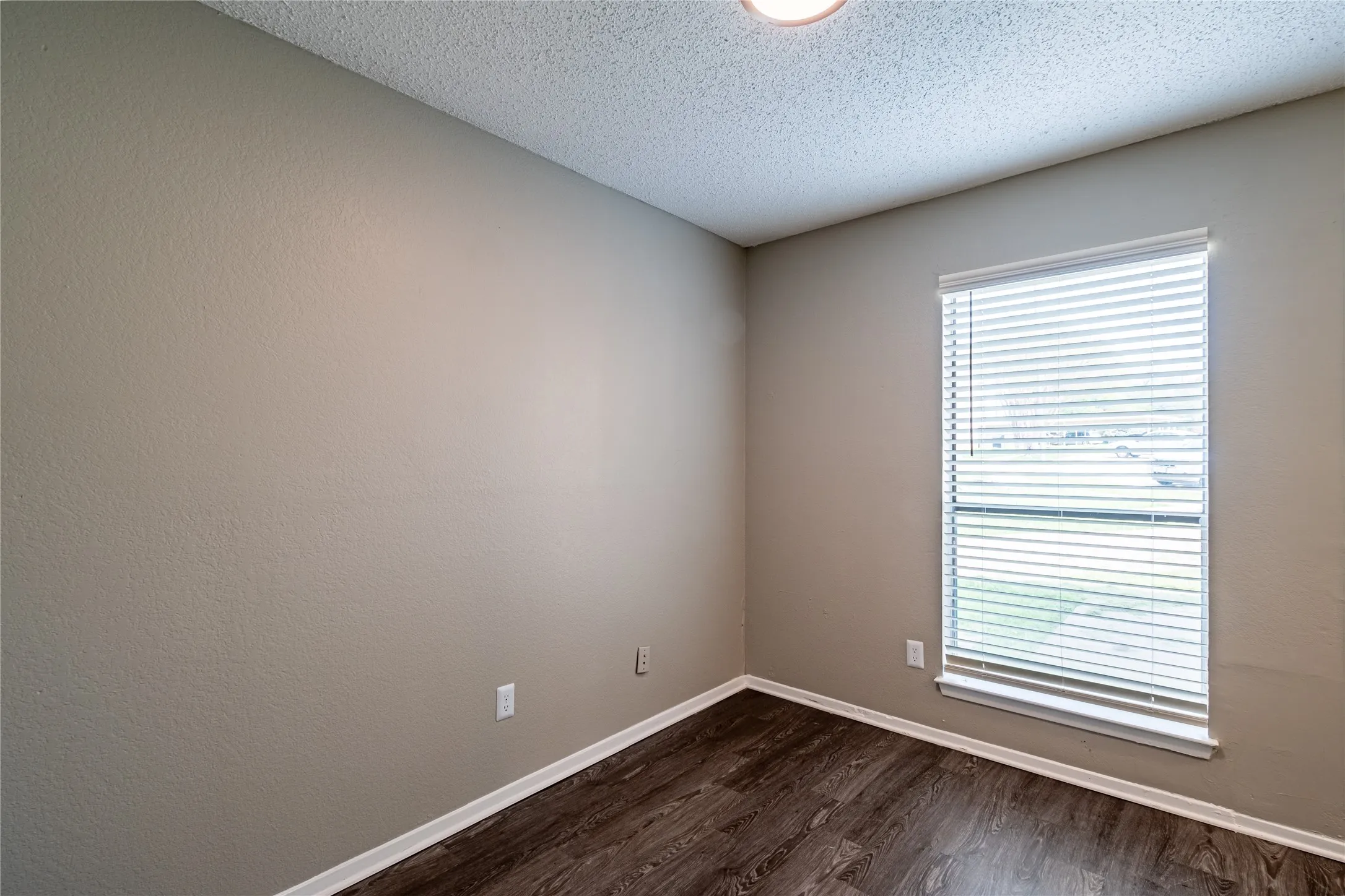 Quadruplex For Rent in Tarrant County , 808 Treadwell Court A, Hurst, Texas 76053, 2 Bedroom, 3 Bathroom, Garage spaces, 1,056 Sqft, built in 1985, mls#21410399, Real Estate Agent in Hurst, Homes For Rent in Tarrant county, Homes For Rent in Hurst, Realtor in Hurst Texas, Real Estate Brokerage Independent Realty Texas, Luminita Cordes Realtor