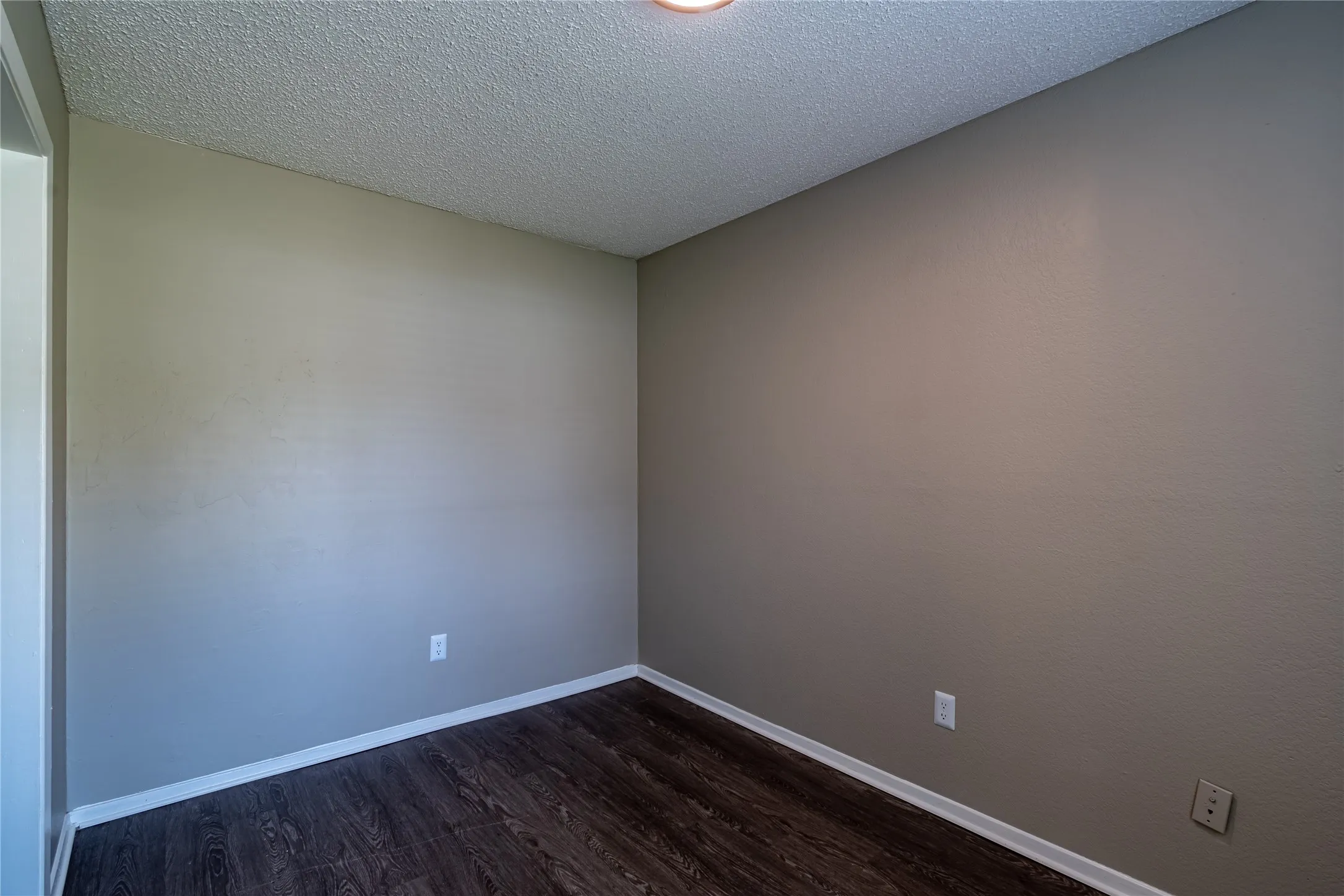 Quadruplex For Rent in Tarrant County , 808 Treadwell Court A, Hurst, Texas 76053, 2 Bedroom, 3 Bathroom, Garage spaces, 1,056 Sqft, built in 1985, mls#21410399, Real Estate Agent in Hurst, Homes For Rent in Tarrant county, Homes For Rent in Hurst, Realtor in Hurst Texas, Real Estate Brokerage Independent Realty Texas, Luminita Cordes Realtor