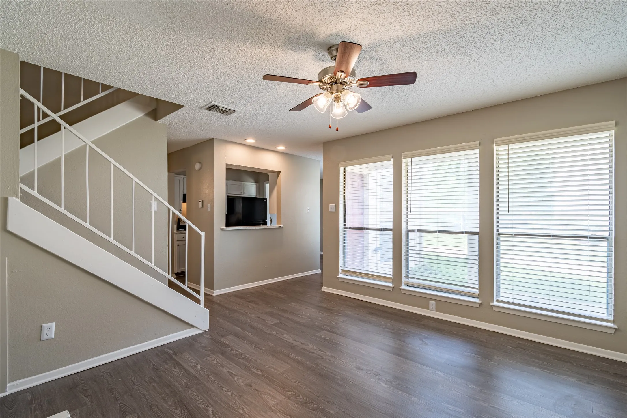 Quadruplex For Rent in Tarrant County , 808 Treadwell Court A, Hurst, Texas 76053, 2 Bedroom, 3 Bathroom, Garage spaces, 1,056 Sqft, built in 1985, mls#21410399, Real Estate Agent in Hurst, Homes For Rent in Tarrant county, Homes For Rent in Hurst, Realtor in Hurst Texas, Real Estate Brokerage Independent Realty Texas, Luminita Cordes Realtor