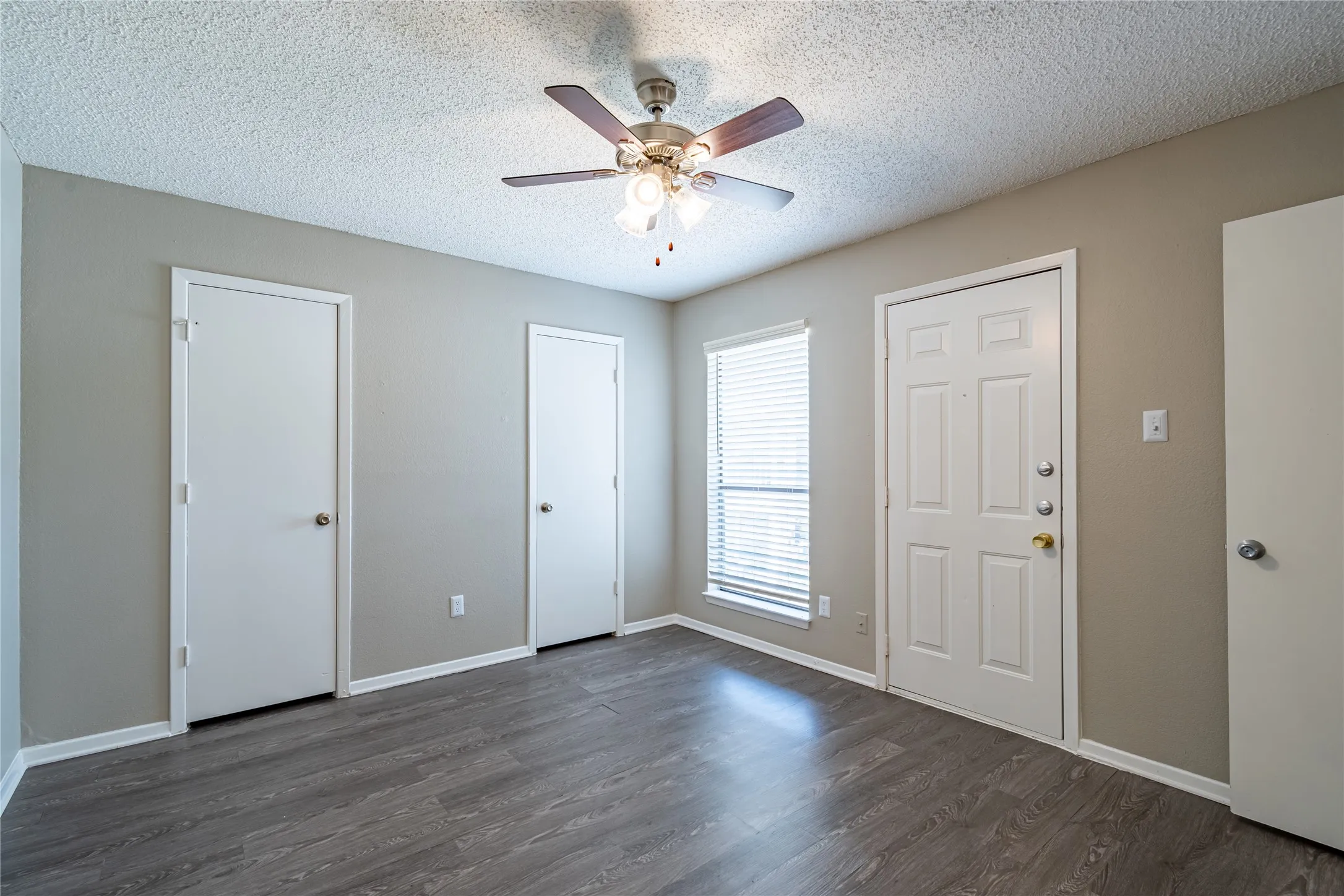 Quadruplex For Rent in Tarrant County , 808 Treadwell Court A, Hurst, Texas 76053, 2 Bedroom, 3 Bathroom, Garage spaces, 1,056 Sqft, built in 1985, mls#21410399, Real Estate Agent in Hurst, Homes For Rent in Tarrant county, Homes For Rent in Hurst, Realtor in Hurst Texas, Real Estate Brokerage Independent Realty Texas, Luminita Cordes Realtor