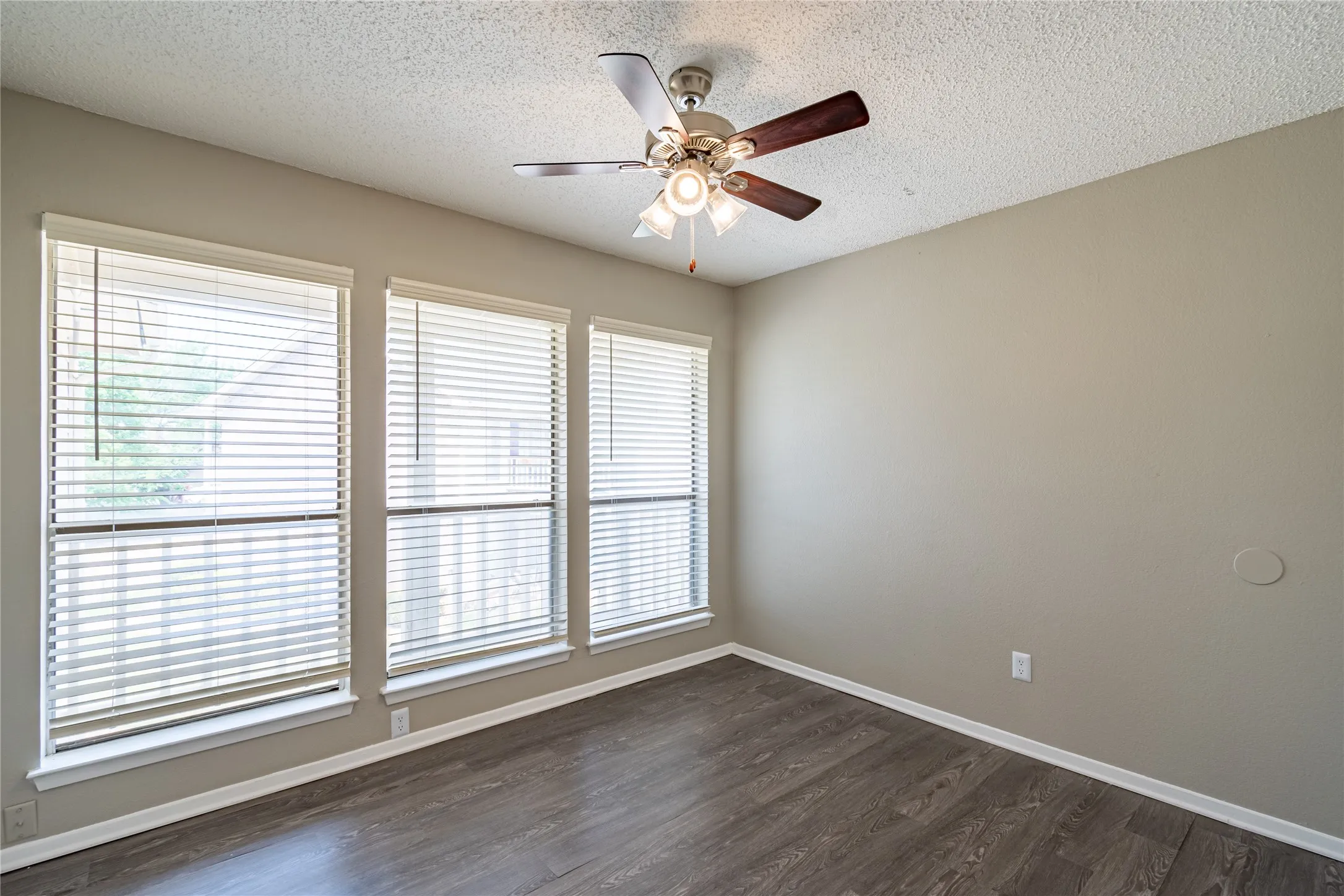 Quadruplex For Rent in Tarrant County , 808 Treadwell Court A, Hurst, Texas 76053, 2 Bedroom, 3 Bathroom, Garage spaces, 1,056 Sqft, built in 1985, mls#21410399, Real Estate Agent in Hurst, Homes For Rent in Tarrant county, Homes For Rent in Hurst, Realtor in Hurst Texas, Real Estate Brokerage Independent Realty Texas, Luminita Cordes Realtor