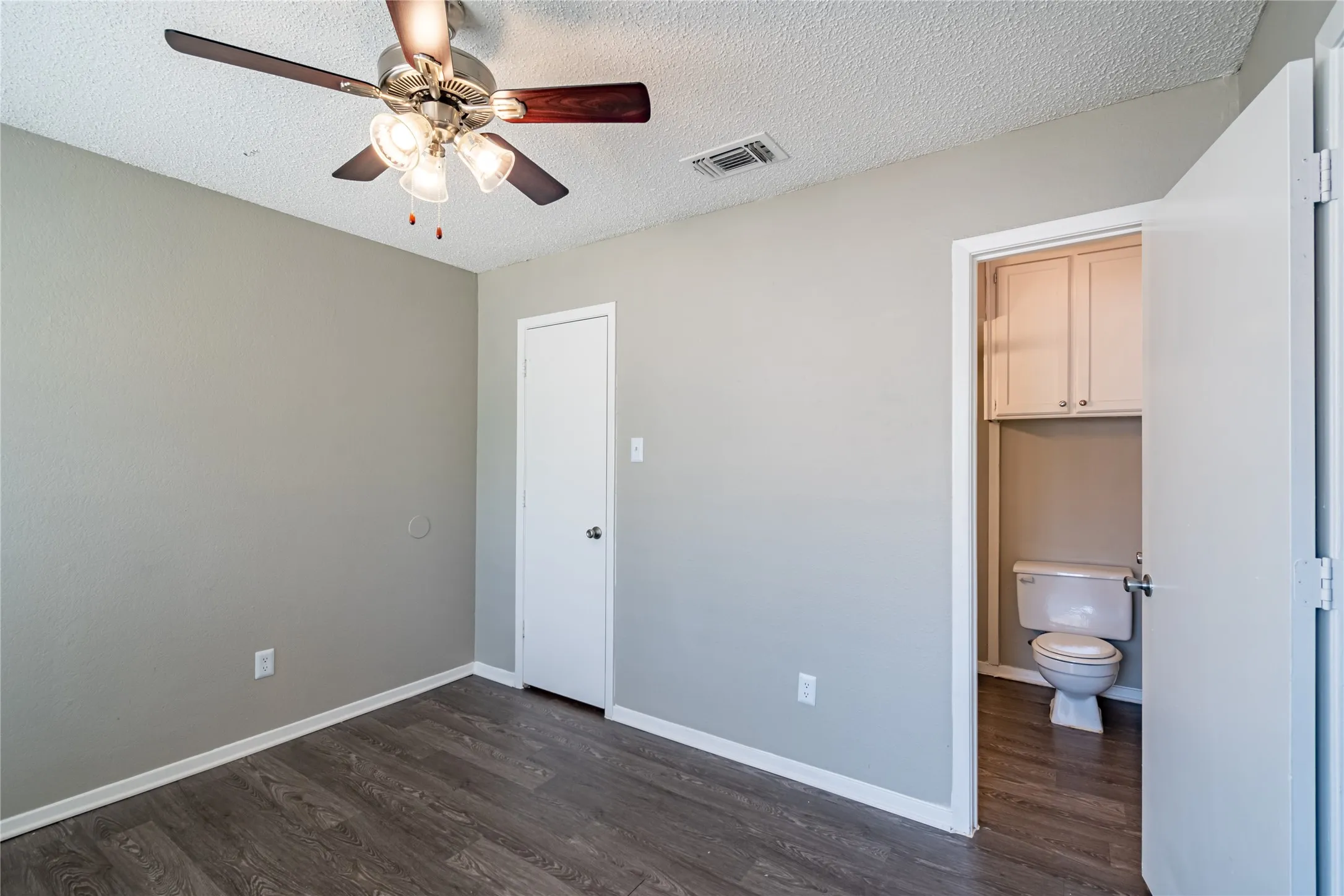 Quadruplex For Rent in Tarrant County , 808 Treadwell Court A, Hurst, Texas 76053, 2 Bedroom, 3 Bathroom, Garage spaces, 1,056 Sqft, built in 1985, mls#21410399, Real Estate Agent in Hurst, Homes For Rent in Tarrant county, Homes For Rent in Hurst, Realtor in Hurst Texas, Real Estate Brokerage Independent Realty Texas, Luminita Cordes Realtor
