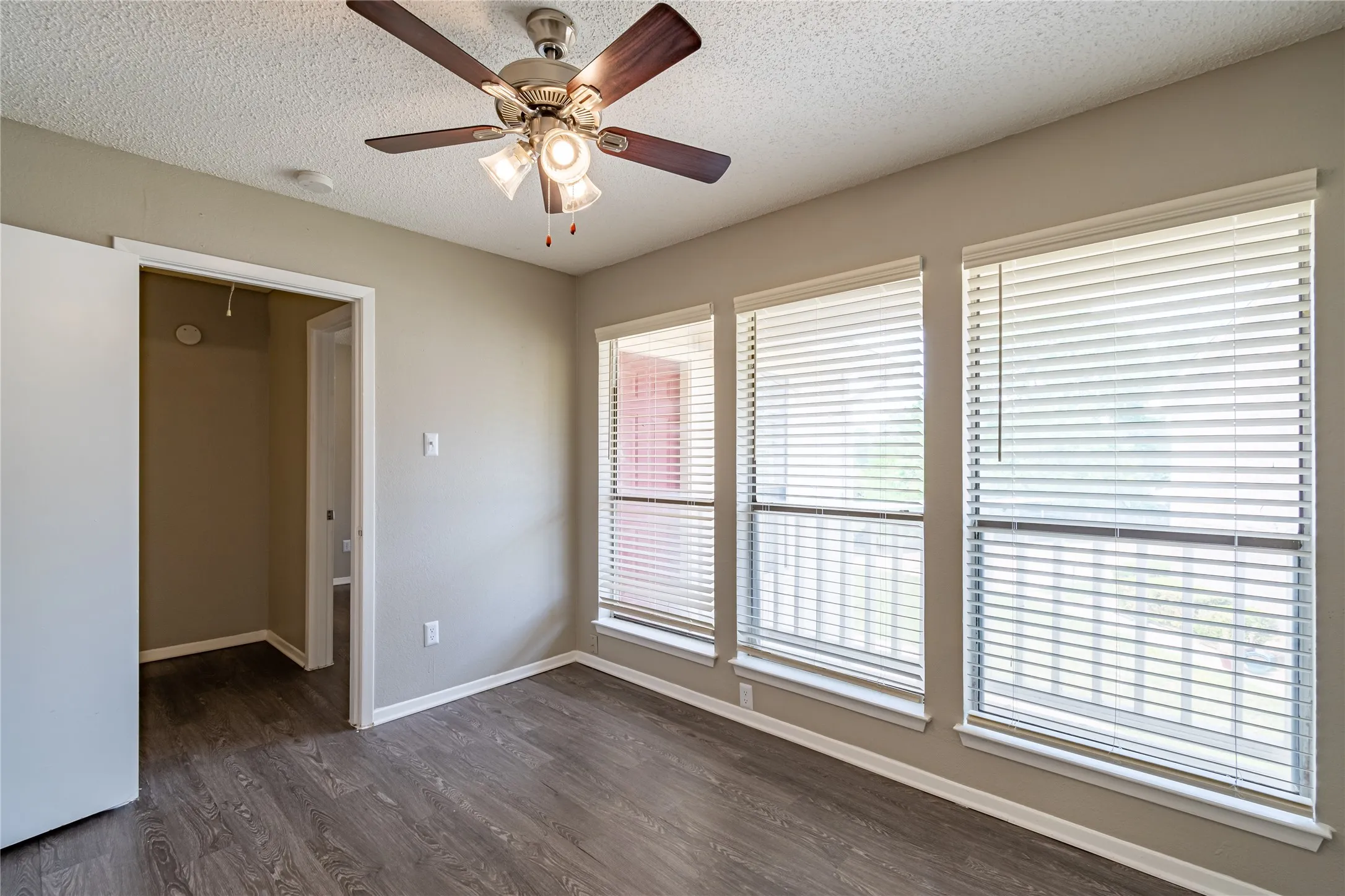 Quadruplex For Rent in Tarrant County , 808 Treadwell Court A, Hurst, Texas 76053, 2 Bedroom, 3 Bathroom, Garage spaces, 1,056 Sqft, built in 1985, mls#21410399, Real Estate Agent in Hurst, Homes For Rent in Tarrant county, Homes For Rent in Hurst, Realtor in Hurst Texas, Real Estate Brokerage Independent Realty Texas, Luminita Cordes Realtor