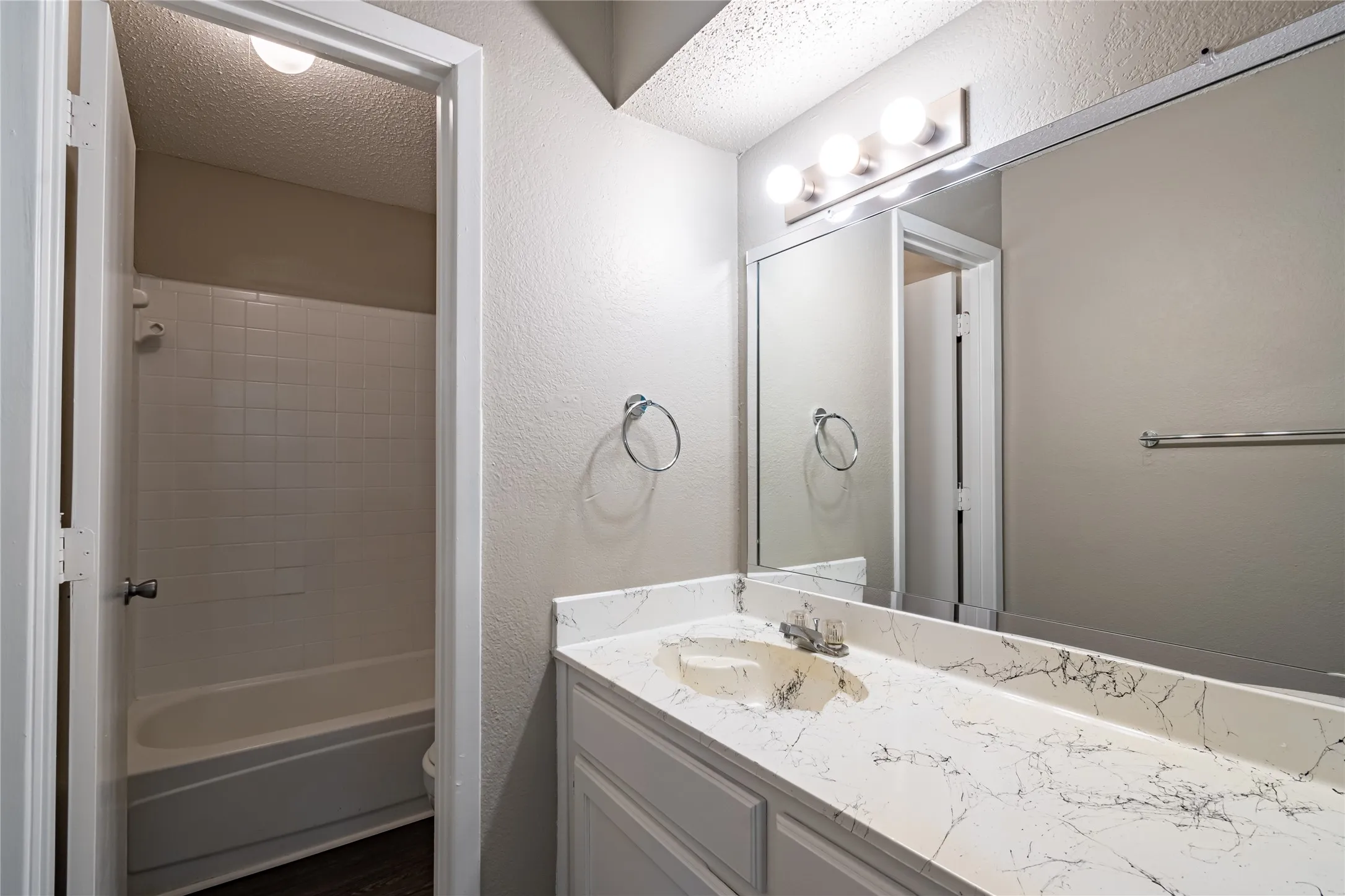 Quadruplex For Rent in Tarrant County , 808 Treadwell Court A, Hurst, Texas 76053, 2 Bedroom, 3 Bathroom, Garage spaces, 1,056 Sqft, built in 1985, mls#21410399, Real Estate Agent in Hurst, Homes For Rent in Tarrant county, Homes For Rent in Hurst, Realtor in Hurst Texas, Real Estate Brokerage Independent Realty Texas, Luminita Cordes Realtor