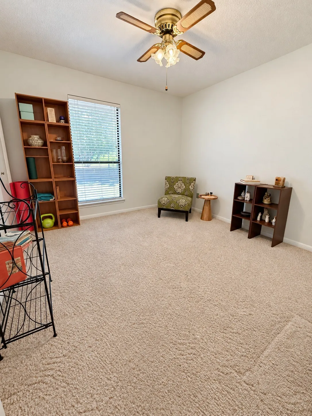 Single Family Residence For Sale in Denton County , 929 Reno Street, Lewisville, Texas 75077, 4 Bedroom, 2 Bathroom, 2 Garage spaces, 1,740 Sqft, built in 1981, mls#21409662, Real Estate Agent in Lewisville, Homes For Sale in Denton county, Homes For Sale in Lewisville, Realtor in Lewisville Texas, Real Estate Brokerage Independent Realty Texas, Luminita Cordes Realtor