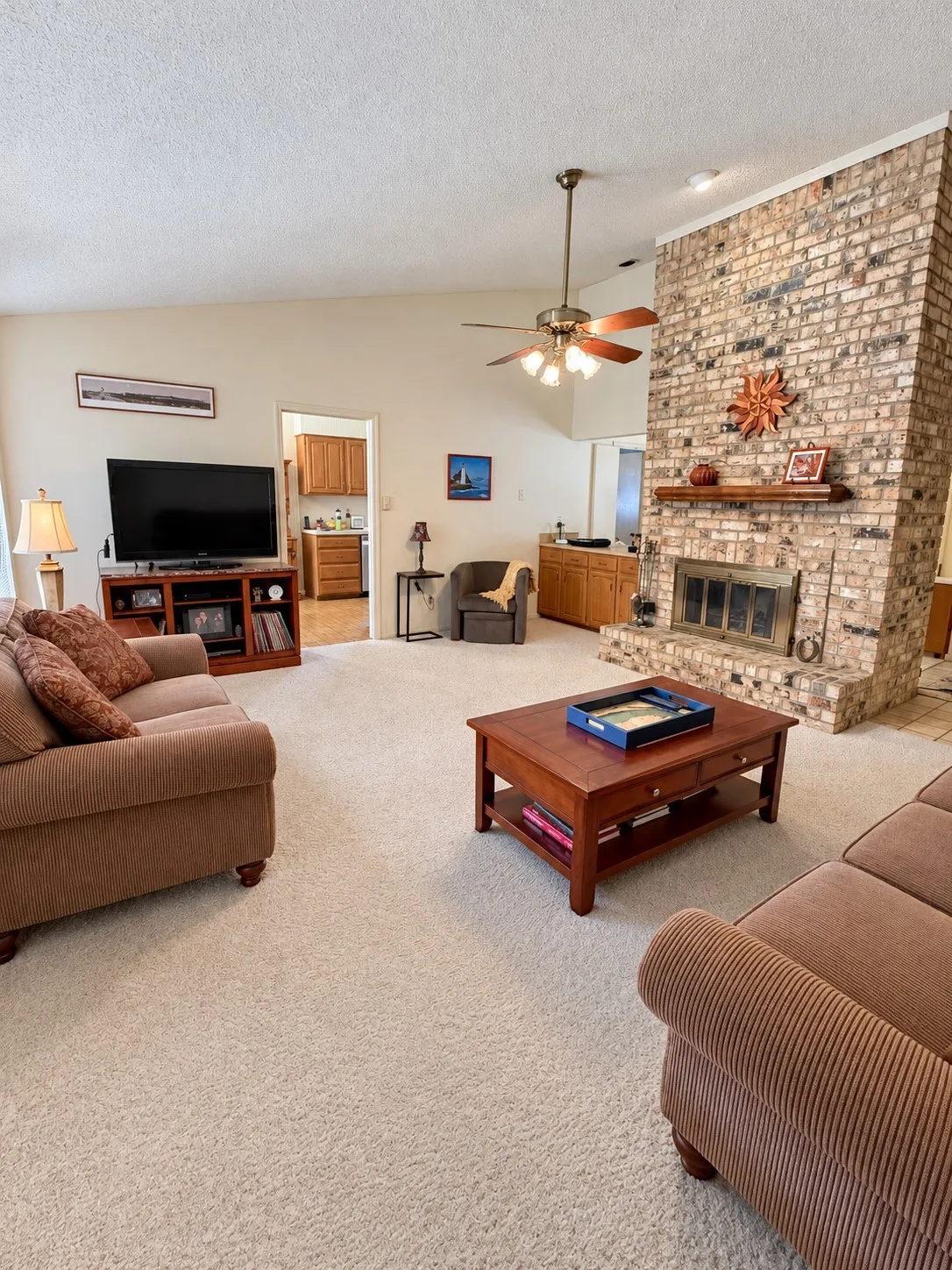 Single Family Residence For Sale in Denton County , 929 Reno Street, Lewisville, Texas 75077, 4 Bedroom, 2 Bathroom, 2 Garage spaces, 1,740 Sqft, built in 1981, mls#21409662, Real Estate Agent in Lewisville, Homes For Sale in Denton county, Homes For Sale in Lewisville, Realtor in Lewisville Texas, Real Estate Brokerage Independent Realty Texas, Luminita Cordes Realtor