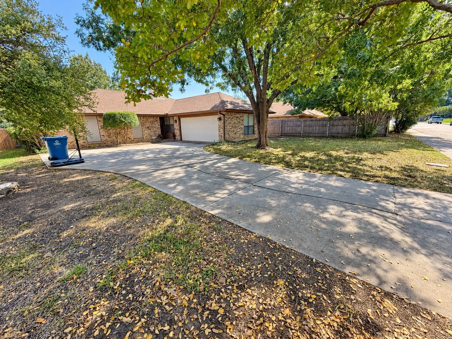Single Family Residence For Sale in Denton County , 929 Reno Street, Lewisville, Texas 75077, 4 Bedroom, 2 Bathroom, 2 Garage spaces, 1,740 Sqft, built in 1981, mls#21409662, Real Estate Agent in Lewisville, Homes For Sale in Denton county, Homes For Sale in Lewisville, Realtor in Lewisville Texas, Real Estate Brokerage Independent Realty Texas, Luminita Cordes Realtor