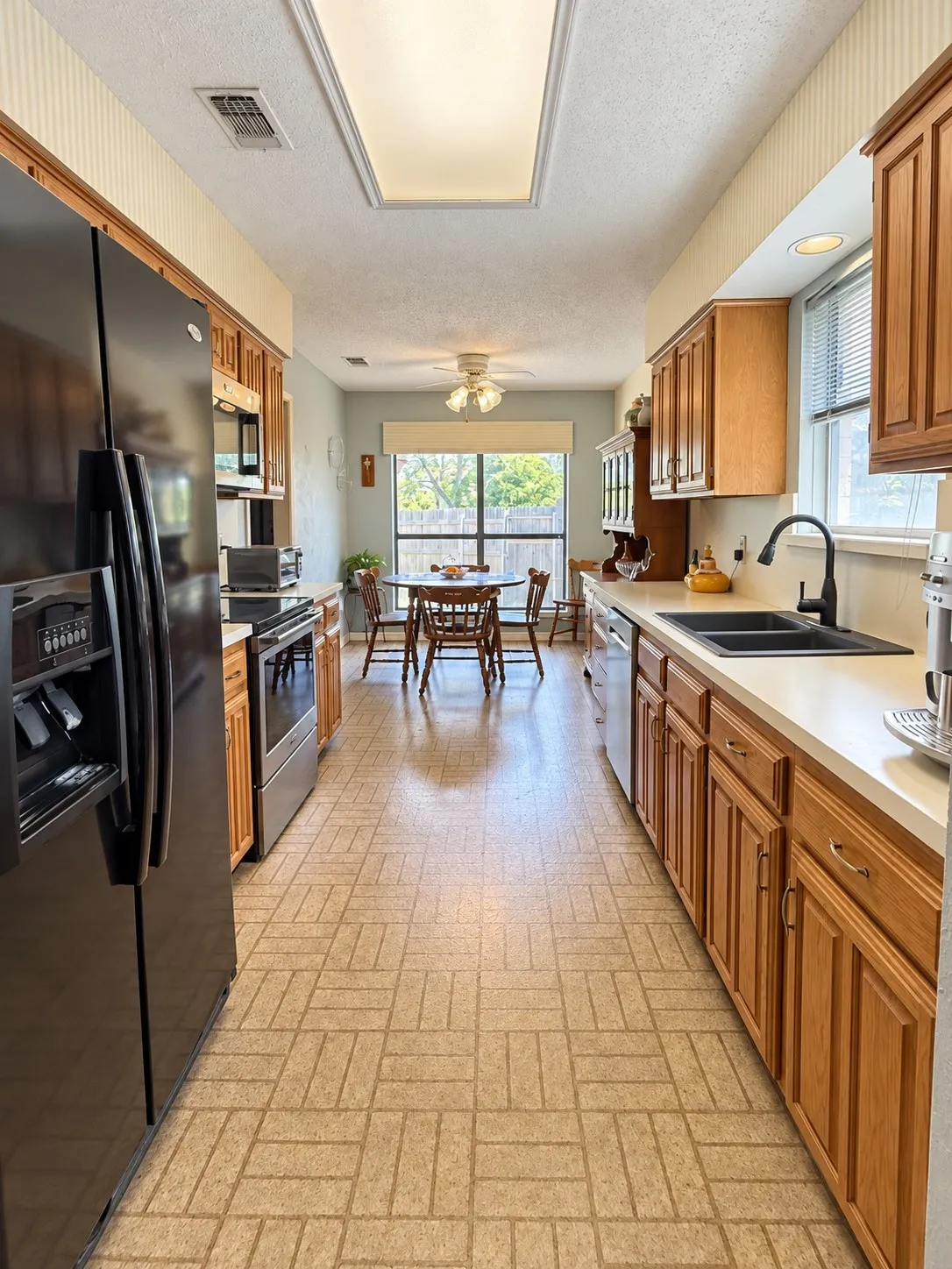 Single Family Residence For Sale in Denton County , 929 Reno Street, Lewisville, Texas 75077, 4 Bedroom, 2 Bathroom, 2 Garage spaces, 1,740 Sqft, built in 1981, mls#21409662, Real Estate Agent in Lewisville, Homes For Sale in Denton county, Homes For Sale in Lewisville, Realtor in Lewisville Texas, Real Estate Brokerage Independent Realty Texas, Luminita Cordes Realtor
