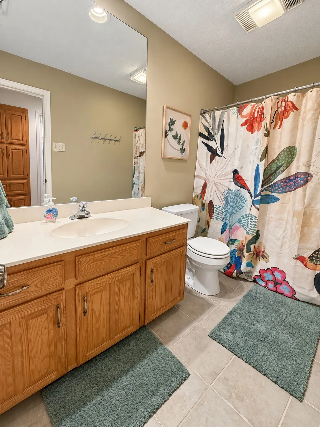 Single Family Residence For Sale in Denton County , 929 Reno Street, Lewisville, Texas 75077, 4 Bedroom, 2 Bathroom, 2 Garage spaces, 1,740 Sqft, built in 1981, mls#21409662, Real Estate Agent in Lewisville, Homes For Sale in Denton county, Homes For Sale in Lewisville, Realtor in Lewisville Texas, Real Estate Brokerage Independent Realty Texas, Luminita Cordes Realtor