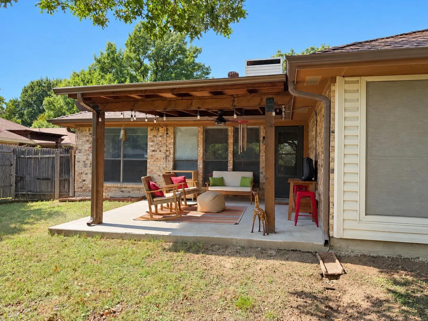 Single Family Residence For Sale in Denton County , 929 Reno Street, Lewisville, Texas 75077, 4 Bedroom, 2 Bathroom, 2 Garage spaces, 1,740 Sqft, built in 1981, mls#21409662, Real Estate Agent in Lewisville, Homes For Sale in Denton county, Homes For Sale in Lewisville, Realtor in Lewisville Texas, Real Estate Brokerage Independent Realty Texas, Luminita Cordes Realtor