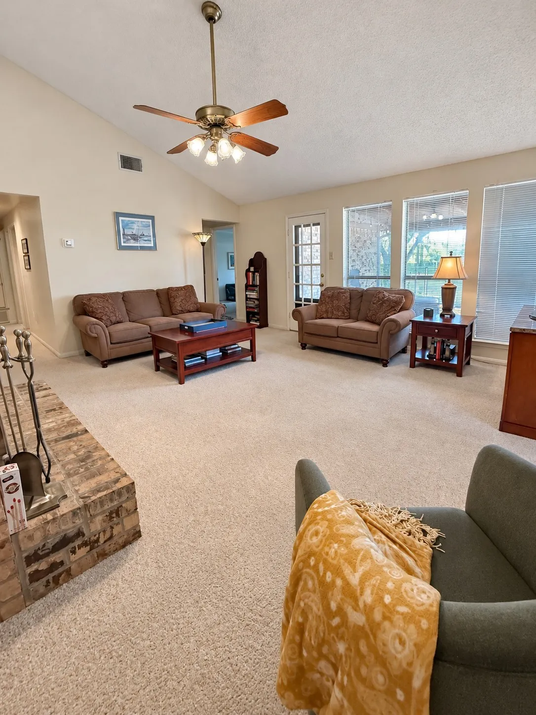 Single Family Residence For Sale in Denton County , 929 Reno Street, Lewisville, Texas 75077, 4 Bedroom, 2 Bathroom, 2 Garage spaces, 1,740 Sqft, built in 1981, mls#21409662, Real Estate Agent in Lewisville, Homes For Sale in Denton county, Homes For Sale in Lewisville, Realtor in Lewisville Texas, Real Estate Brokerage Independent Realty Texas, Luminita Cordes Realtor
