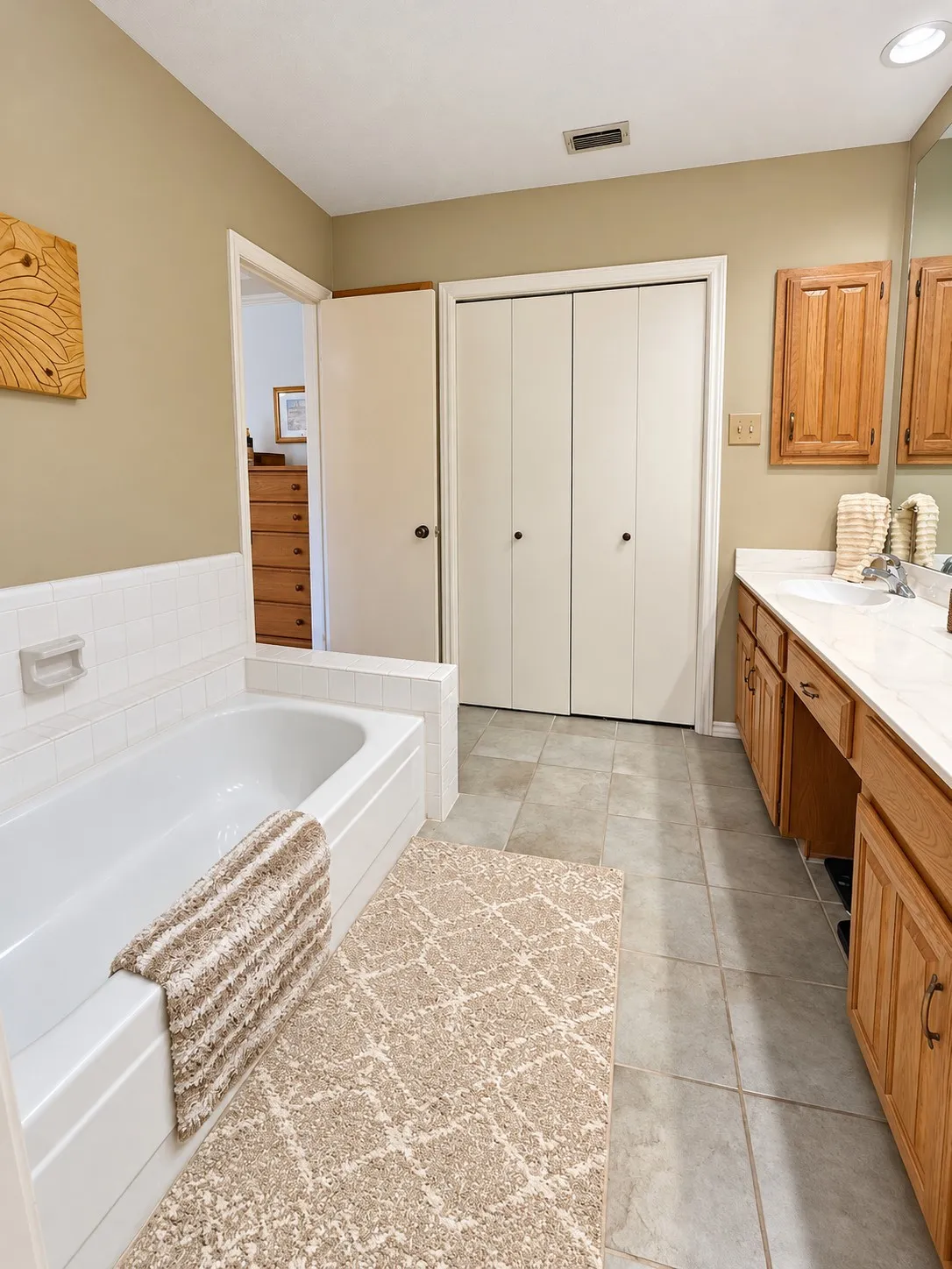 Single Family Residence For Sale in Denton County , 929 Reno Street, Lewisville, Texas 75077, 4 Bedroom, 2 Bathroom, 2 Garage spaces, 1,740 Sqft, built in 1981, mls#21409662, Real Estate Agent in Lewisville, Homes For Sale in Denton county, Homes For Sale in Lewisville, Realtor in Lewisville Texas, Real Estate Brokerage Independent Realty Texas, Luminita Cordes Realtor