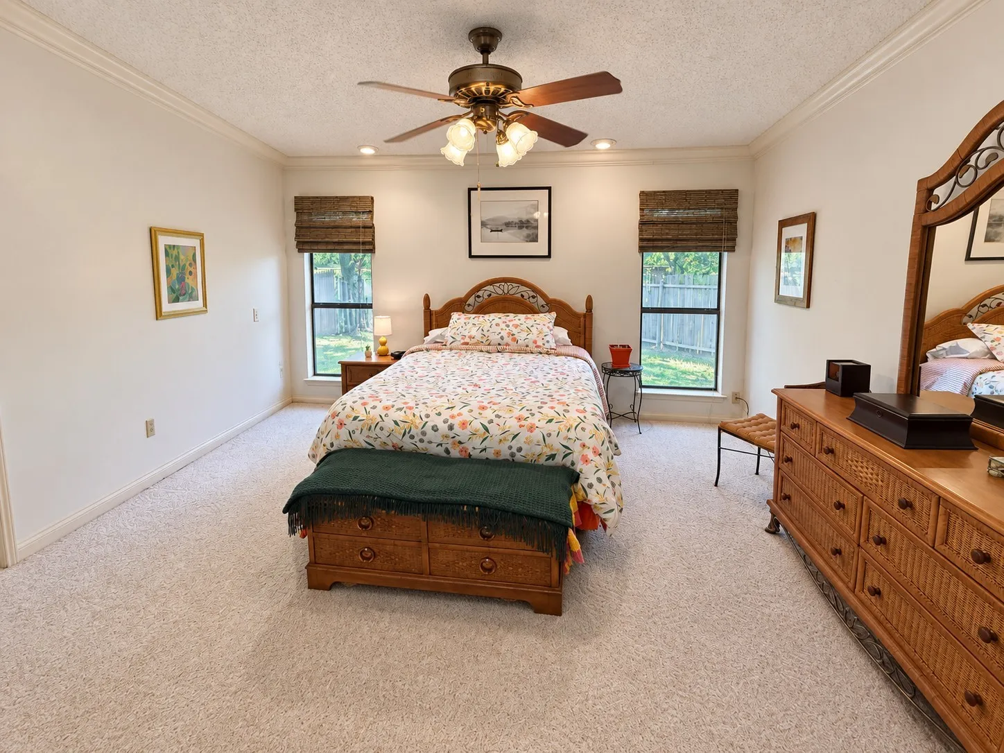 Single Family Residence For Sale in Denton County , 929 Reno Street, Lewisville, Texas 75077, 4 Bedroom, 2 Bathroom, 2 Garage spaces, 1,740 Sqft, built in 1981, mls#21409662, Real Estate Agent in Lewisville, Homes For Sale in Denton county, Homes For Sale in Lewisville, Realtor in Lewisville Texas, Real Estate Brokerage Independent Realty Texas, Luminita Cordes Realtor