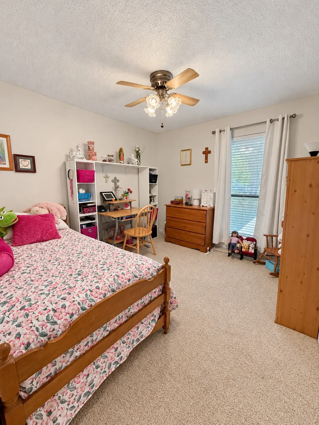 Single Family Residence For Sale in Denton County , 929 Reno Street, Lewisville, Texas 75077, 4 Bedroom, 2 Bathroom, 2 Garage spaces, 1,740 Sqft, built in 1981, mls#21409662, Real Estate Agent in Lewisville, Homes For Sale in Denton county, Homes For Sale in Lewisville, Realtor in Lewisville Texas, Real Estate Brokerage Independent Realty Texas, Luminita Cordes Realtor