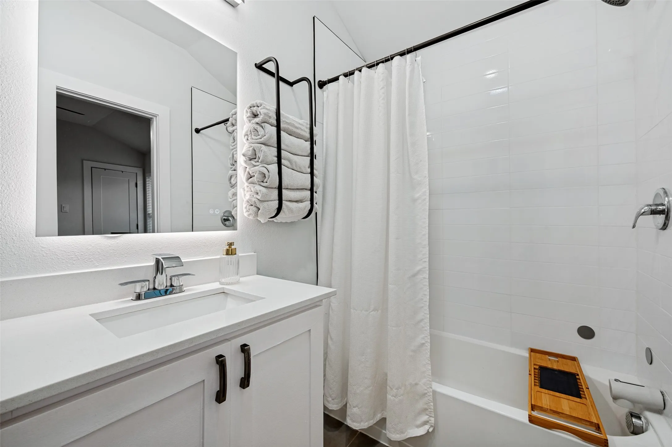Main Residence | Guest Bathroom