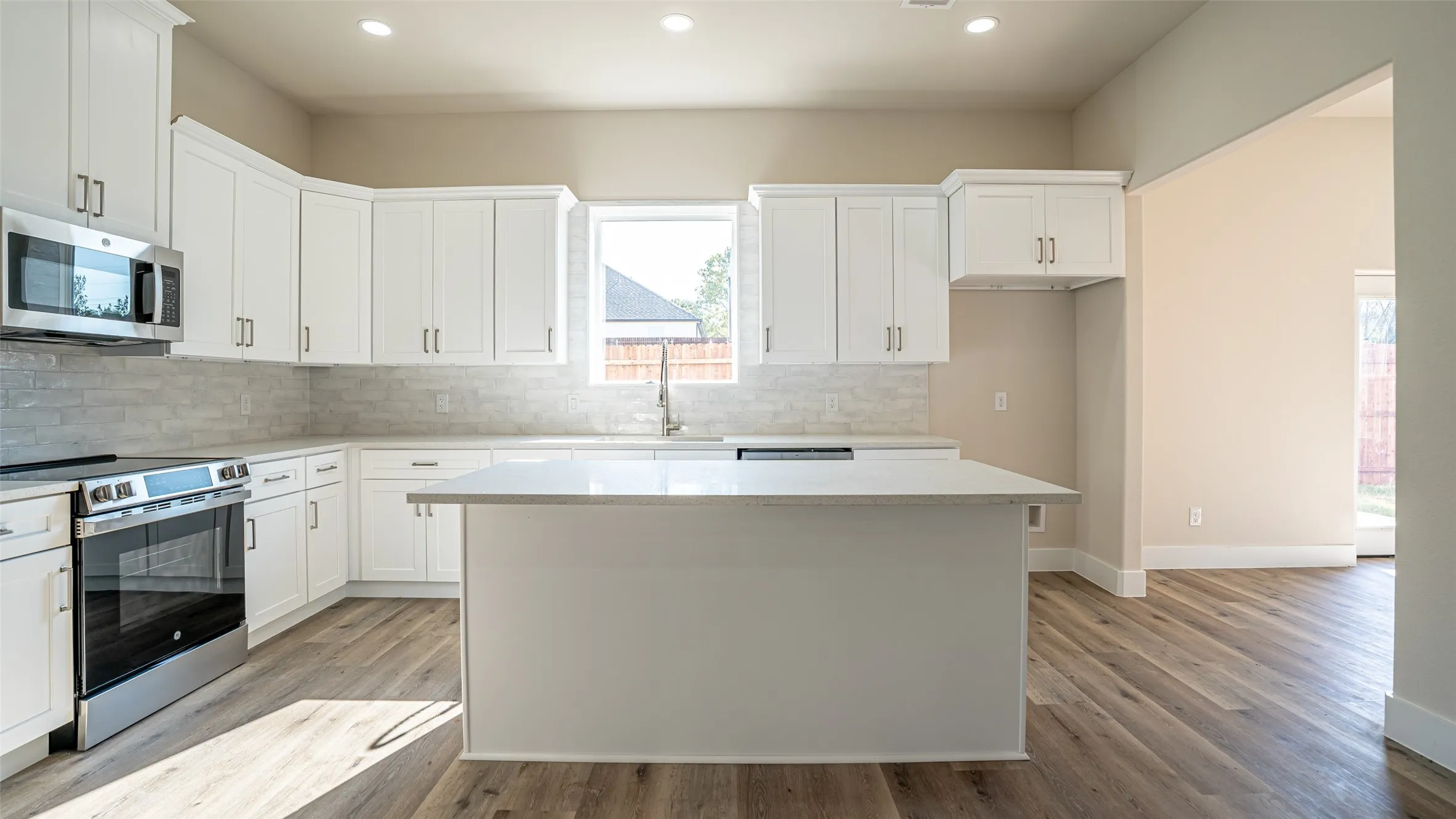 Single Family Residence For Sale in Hood County , 5426 Van Horn Drive, Granbury, Texas 76048, 4 Bedroom, 4 Bathroom, 2 Garage spaces, 2,359 Sqft, built in 2025, mls#21410413, Real Estate Agent in Granbury, Homes For Sale in Hood county, Homes For Sale in Granbury, Realtor in Granbury Texas, Real Estate Brokerage Independent Realty Texas, Luminita Cordes Realtor