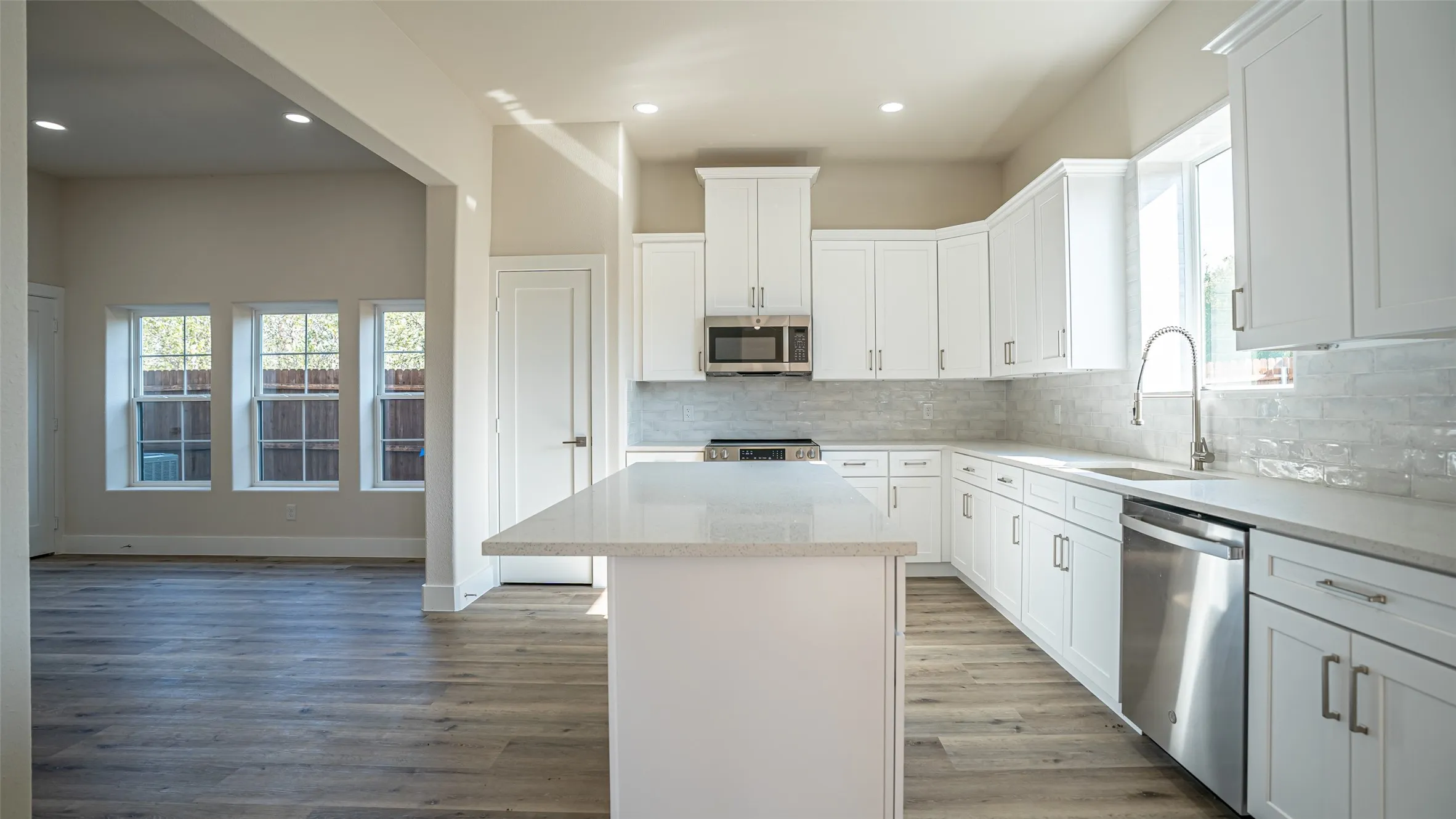 Single Family Residence For Sale in Hood County , 5426 Van Horn Drive, Granbury, Texas 76048, 4 Bedroom, 4 Bathroom, 2 Garage spaces, 2,359 Sqft, built in 2025, mls#21410413, Real Estate Agent in Granbury, Homes For Sale in Hood county, Homes For Sale in Granbury, Realtor in Granbury Texas, Real Estate Brokerage Independent Realty Texas, Luminita Cordes Realtor