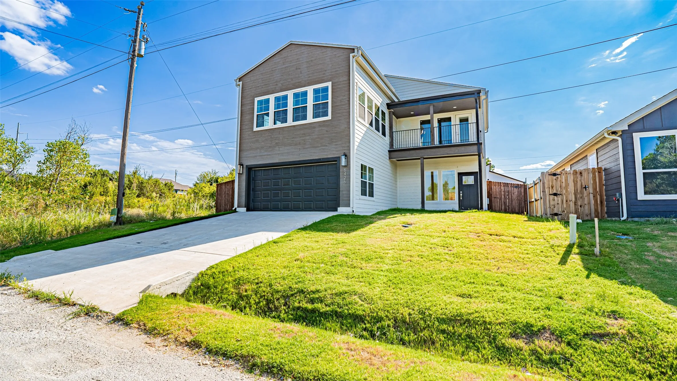 Single Family Residence For Sale in Hood County , 5426 Van Horn Drive, Granbury, Texas 76048, 4 Bedroom, 4 Bathroom, 2 Garage spaces, 2,359 Sqft, built in 2025, mls#21410413, Real Estate Agent in Granbury, Homes For Sale in Hood county, Homes For Sale in Granbury, Realtor in Granbury Texas, Real Estate Brokerage Independent Realty Texas, Luminita Cordes Realtor