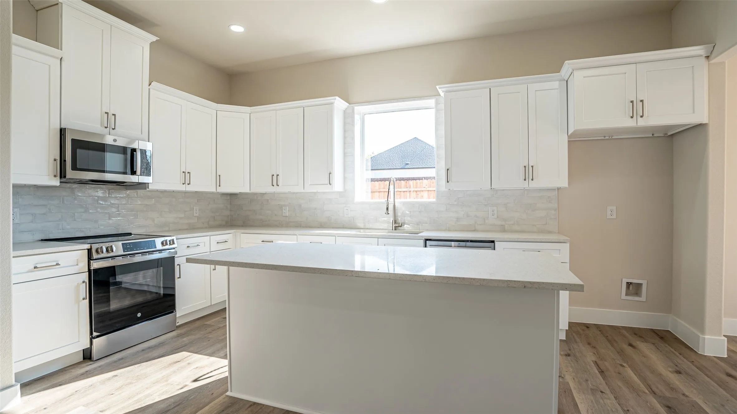 Single Family Residence For Sale in Hood County , 5426 Van Horn Drive, Granbury, Texas 76048, 4 Bedroom, 4 Bathroom, 2 Garage spaces, 2,359 Sqft, built in 2025, mls#21410413, Real Estate Agent in Granbury, Homes For Sale in Hood county, Homes For Sale in Granbury, Realtor in Granbury Texas, Real Estate Brokerage Independent Realty Texas, Luminita Cordes Realtor