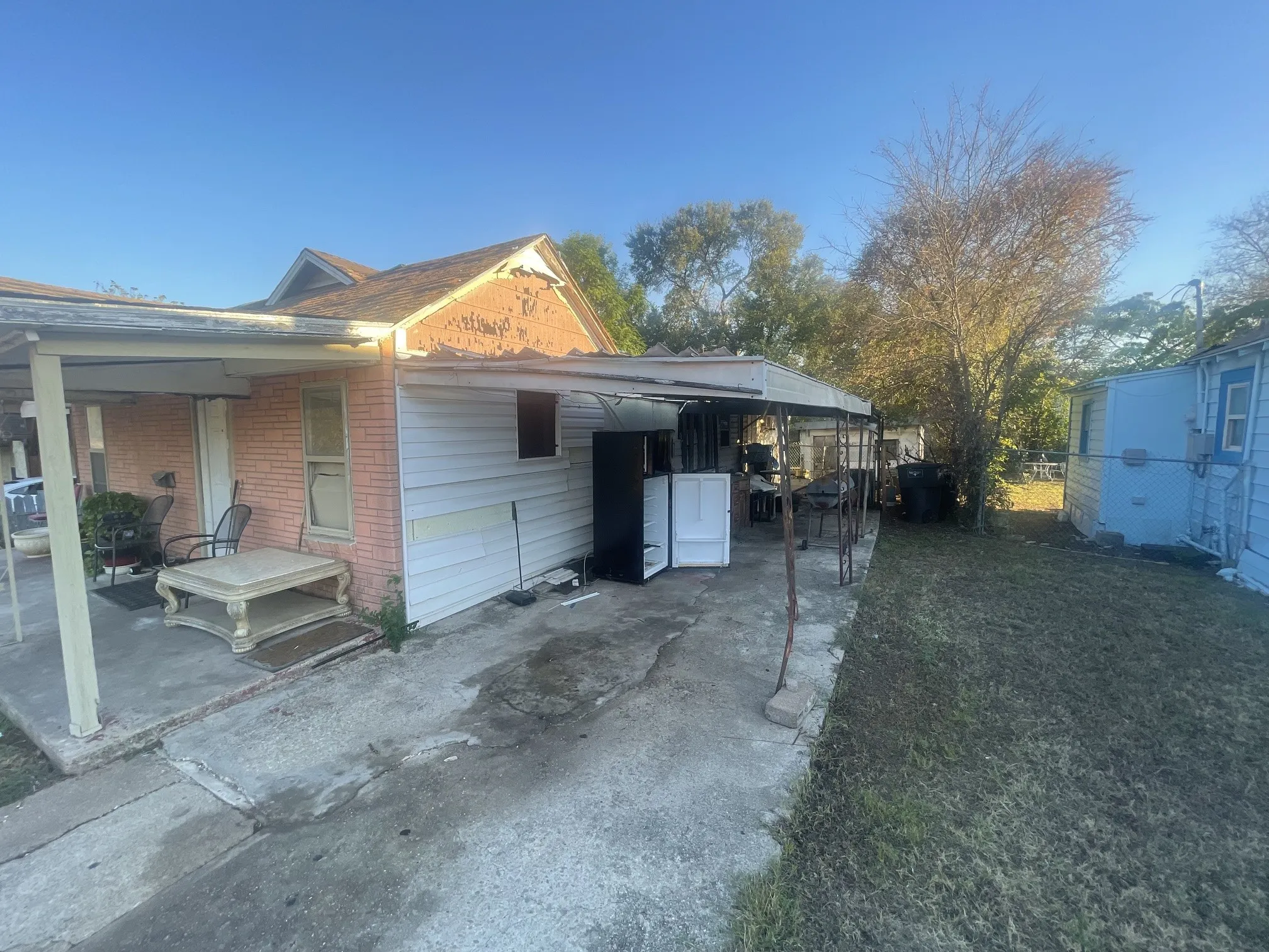 Single Family Residence For Sale in Tarrant County , 5433 Diaz Avenue, Fort Worth, Texas 76107, 3 Bedroom, 1 Bathroom, Garage spaces, 1,200 Sqft, built in 1945, mls#21410414, Real Estate Agent in Fort Worth, Homes For Sale in Tarrant county, Homes For Sale in Fort Worth, Realtor in Fort Worth Texas, Real Estate Brokerage Independent Realty Texas, Luminita Cordes Realtor