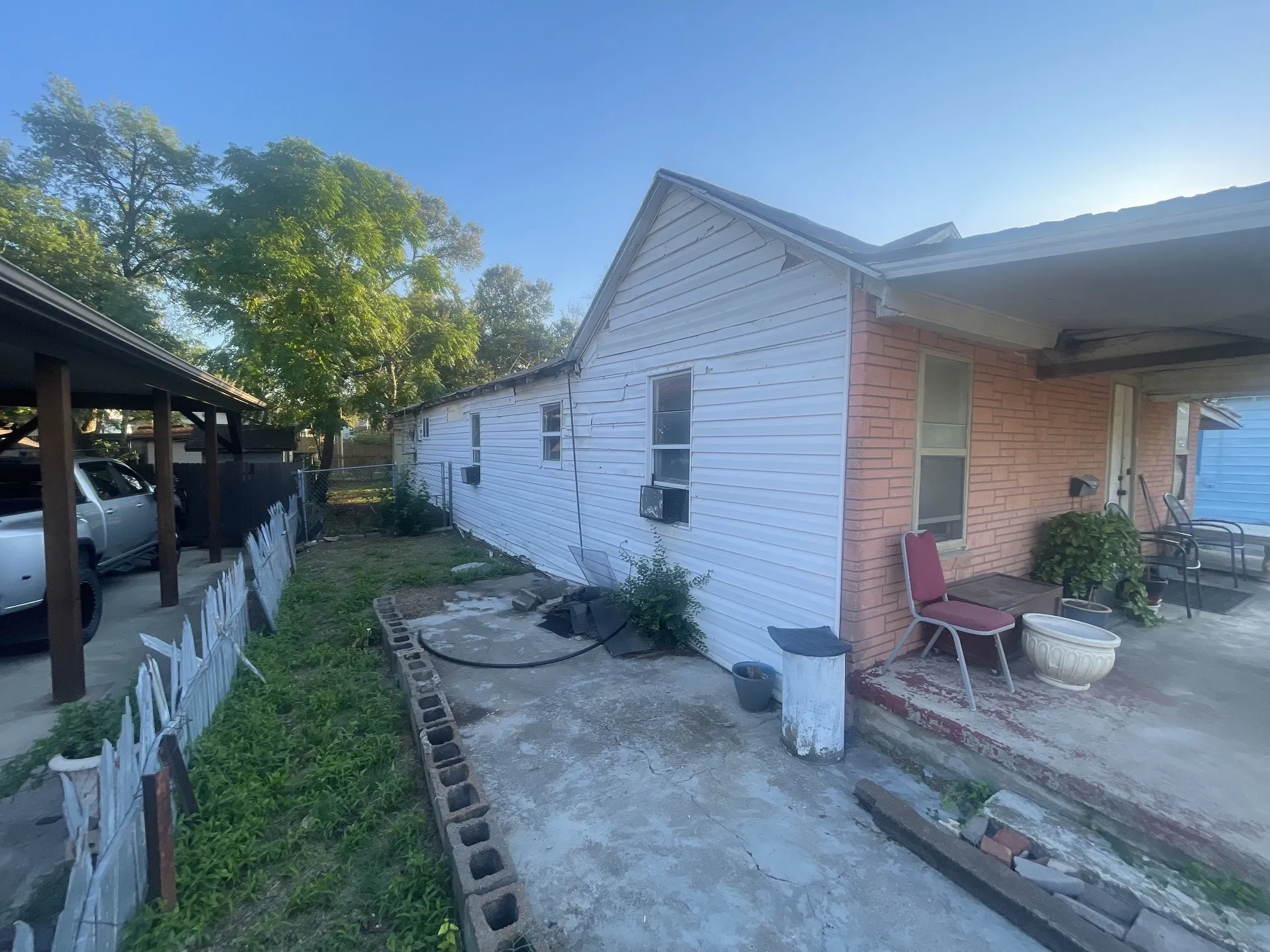 Single Family Residence For Sale in Tarrant County , 5433 Diaz Avenue, Fort Worth, Texas 76107, 3 Bedroom, 1 Bathroom, Garage spaces, 1,200 Sqft, built in 1945, mls#21410414, Real Estate Agent in Fort Worth, Homes For Sale in Tarrant county, Homes For Sale in Fort Worth, Realtor in Fort Worth Texas, Real Estate Brokerage Independent Realty Texas, Luminita Cordes Realtor