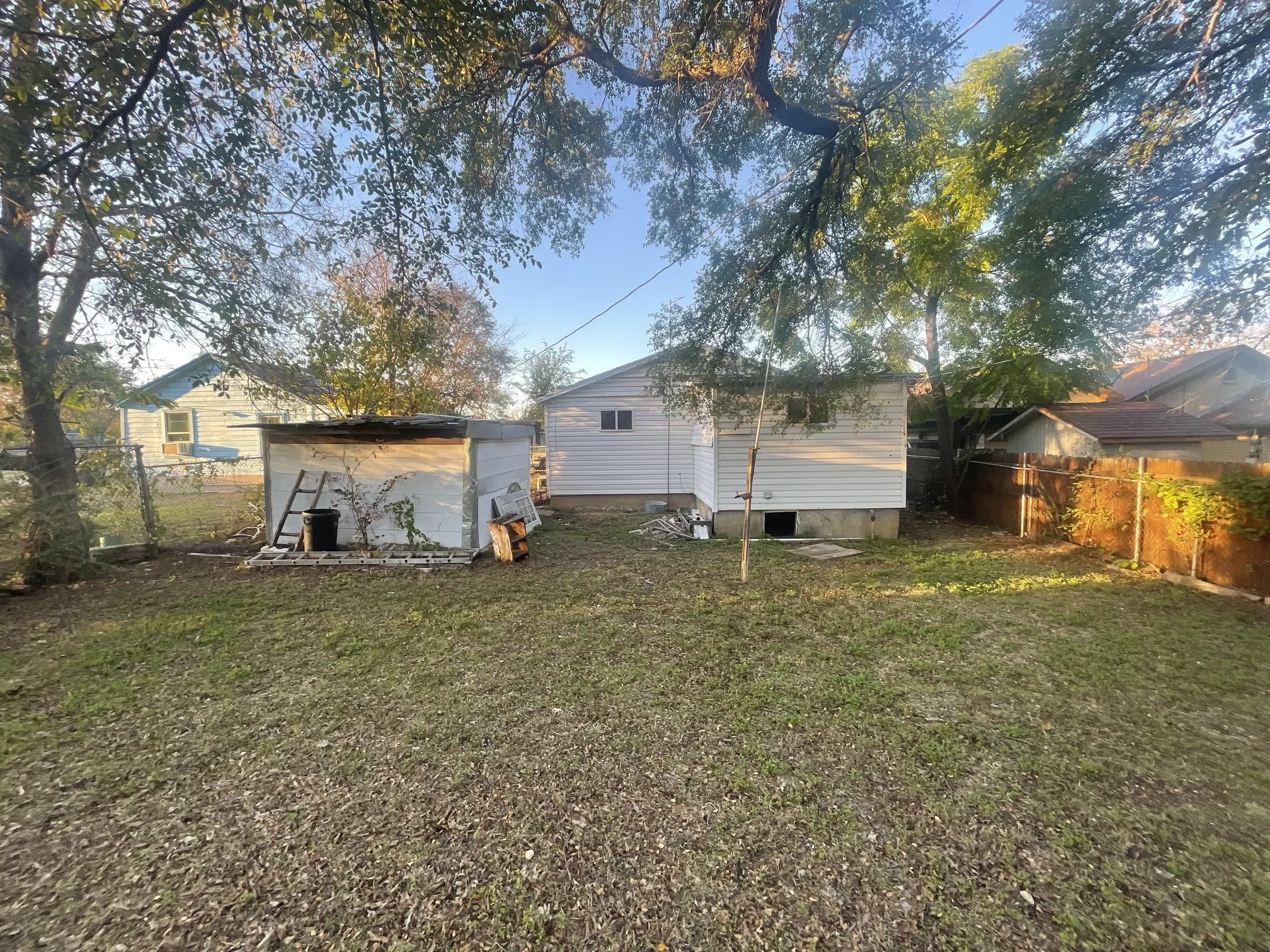 Single Family Residence For Sale in Tarrant County , 5433 Diaz Avenue, Fort Worth, Texas 76107, 3 Bedroom, 1 Bathroom, Garage spaces, 1,200 Sqft, built in 1945, mls#21410414, Real Estate Agent in Fort Worth, Homes For Sale in Tarrant county, Homes For Sale in Fort Worth, Realtor in Fort Worth Texas, Real Estate Brokerage Independent Realty Texas, Luminita Cordes Realtor