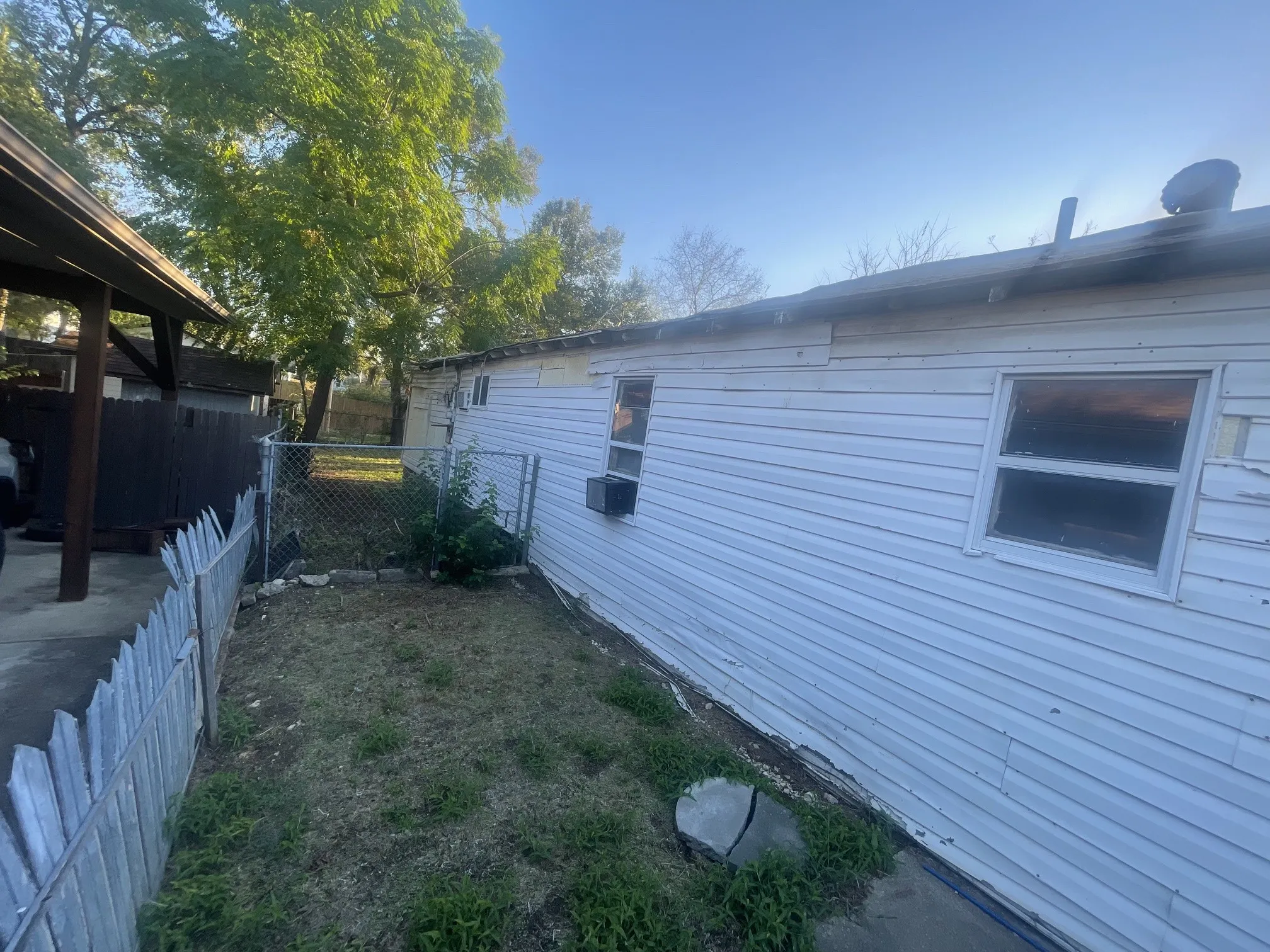 Single Family Residence For Sale in Tarrant County , 5433 Diaz Avenue, Fort Worth, Texas 76107, 3 Bedroom, 1 Bathroom, Garage spaces, 1,200 Sqft, built in 1945, mls#21410414, Real Estate Agent in Fort Worth, Homes For Sale in Tarrant county, Homes For Sale in Fort Worth, Realtor in Fort Worth Texas, Real Estate Brokerage Independent Realty Texas, Luminita Cordes Realtor
