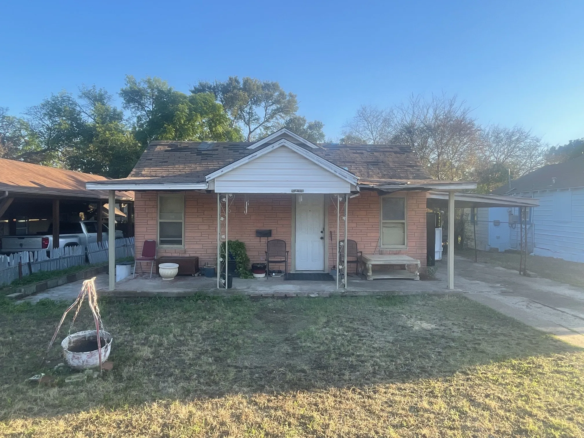 Single Family Residence For Sale in Tarrant County , 5433 Diaz Avenue, Fort Worth, Texas 76107, 3 Bedroom, 1 Bathroom, Garage spaces, 1,200 Sqft, built in 1945, mls#21410414, Real Estate Agent in Fort Worth, Homes For Sale in Tarrant county, Homes For Sale in Fort Worth, Realtor in Fort Worth Texas, Real Estate Brokerage Independent Realty Texas, Luminita Cordes Realtor