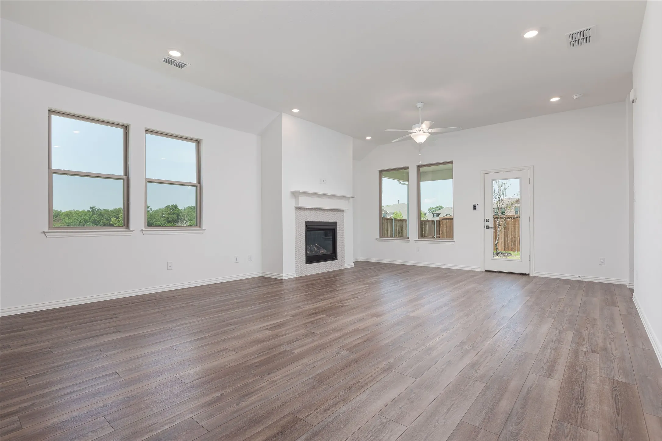 Single Family Residence For Rent in Collin County , 3501 Prickly Pear Path, Melissa, Texas 75454, 4 Bedroom, 3 Bathroom, 2 Garage spaces, 2,252 Sqft, built in 2024, mls#21409057, Real Estate Agent in Melissa, Homes For Rent in Collin county, Homes For Rent in Melissa, Realtor in Melissa Texas, Real Estate Brokerage Independent Realty Texas, Luminita Cordes Realtor