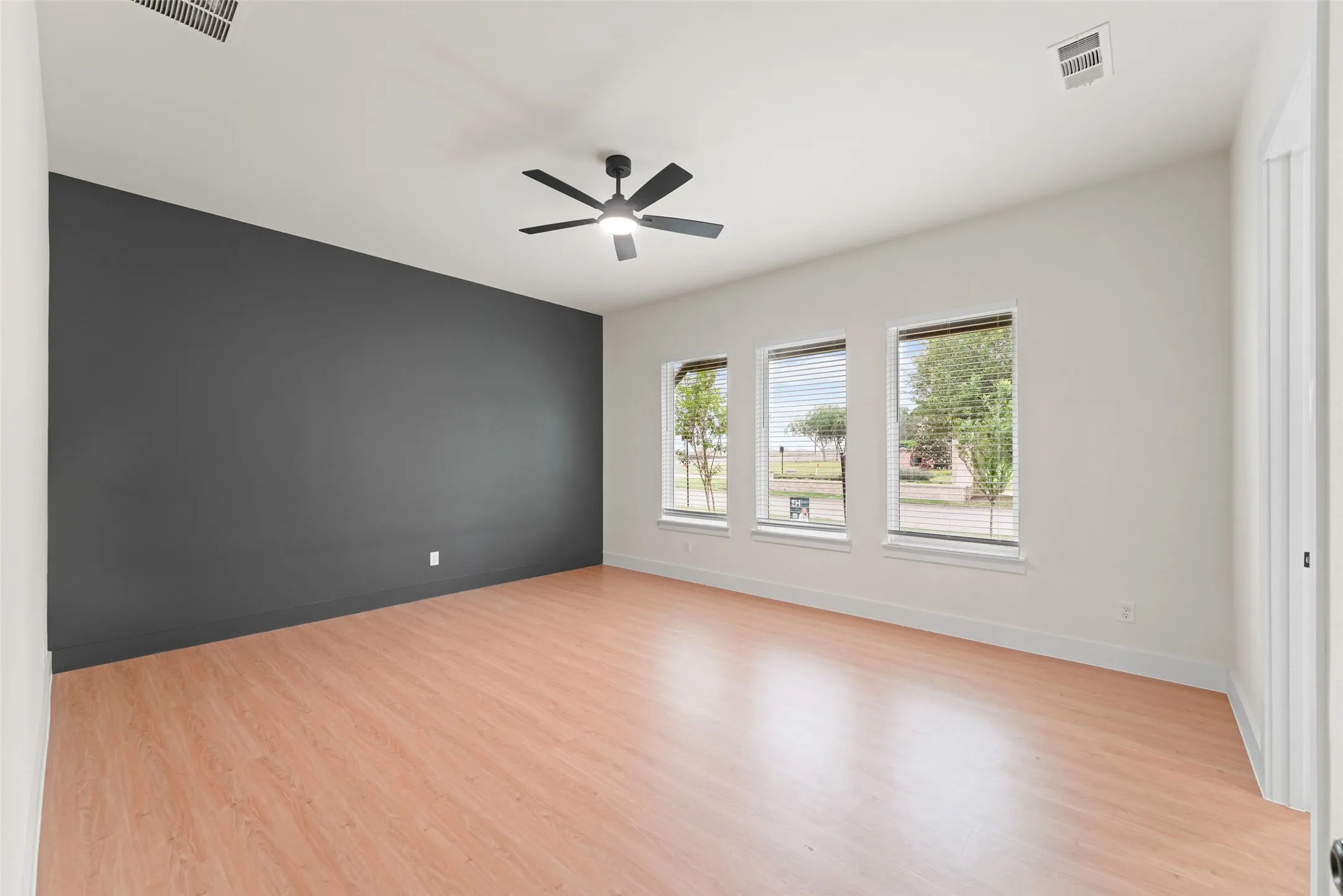 Single Family Residence For Sale in Kaufman County , 1002 Devonshire Drive N, Forney, Texas 75126, 4 Bedroom, 5 Bathroom, 3 Garage spaces, 3,450 Sqft, built in 2026, mls#21407903, Real Estate Agent in Forney, Homes For Sale in Kaufman county, Homes For Sale in Forney, Realtor in Forney Texas, Real Estate Brokerage Independent Realty Texas, Luminita Cordes Realtor