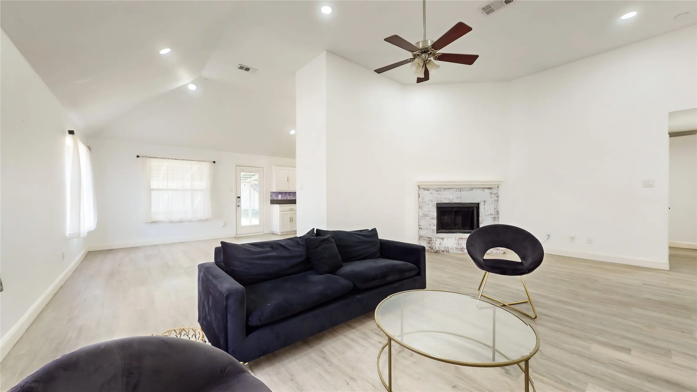 Single Family Residence For Sale in Tarrant County , 1402 Calais Court, Euless, Texas 76040, 3 Bedroom, 2 Bathroom, 2 Garage spaces, 1,501 Sqft, built in 1996, mls#21409069, Real Estate Agent in Euless, Homes For Sale in Tarrant county, Homes For Sale in Euless, Realtor in Euless Texas, Real Estate Brokerage Independent Realty Texas, Luminita Cordes Realtor