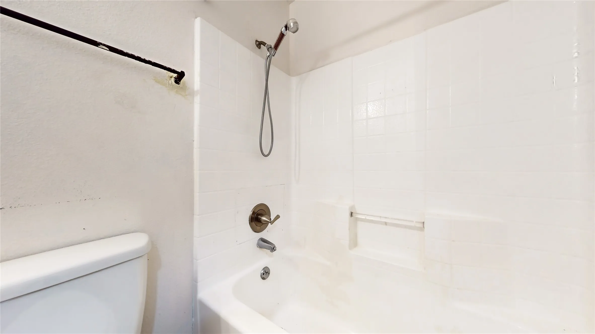 Single Family Residence For Sale in Tarrant County , 1402 Calais Court, Euless, Texas 76040, 3 Bedroom, 2 Bathroom, 2 Garage spaces, 1,501 Sqft, built in 1996, mls#21409069, Real Estate Agent in Euless, Homes For Sale in Tarrant county, Homes For Sale in Euless, Realtor in Euless Texas, Real Estate Brokerage Independent Realty Texas, Luminita Cordes Realtor