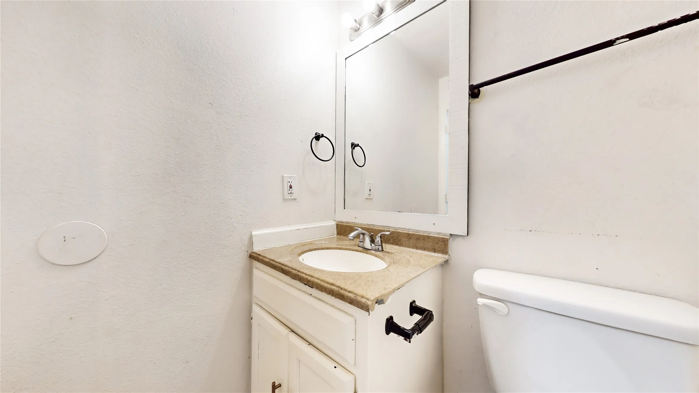 Single Family Residence For Sale in Tarrant County , 1402 Calais Court, Euless, Texas 76040, 3 Bedroom, 2 Bathroom, 2 Garage spaces, 1,501 Sqft, built in 1996, mls#21409069, Real Estate Agent in Euless, Homes For Sale in Tarrant county, Homes For Sale in Euless, Realtor in Euless Texas, Real Estate Brokerage Independent Realty Texas, Luminita Cordes Realtor