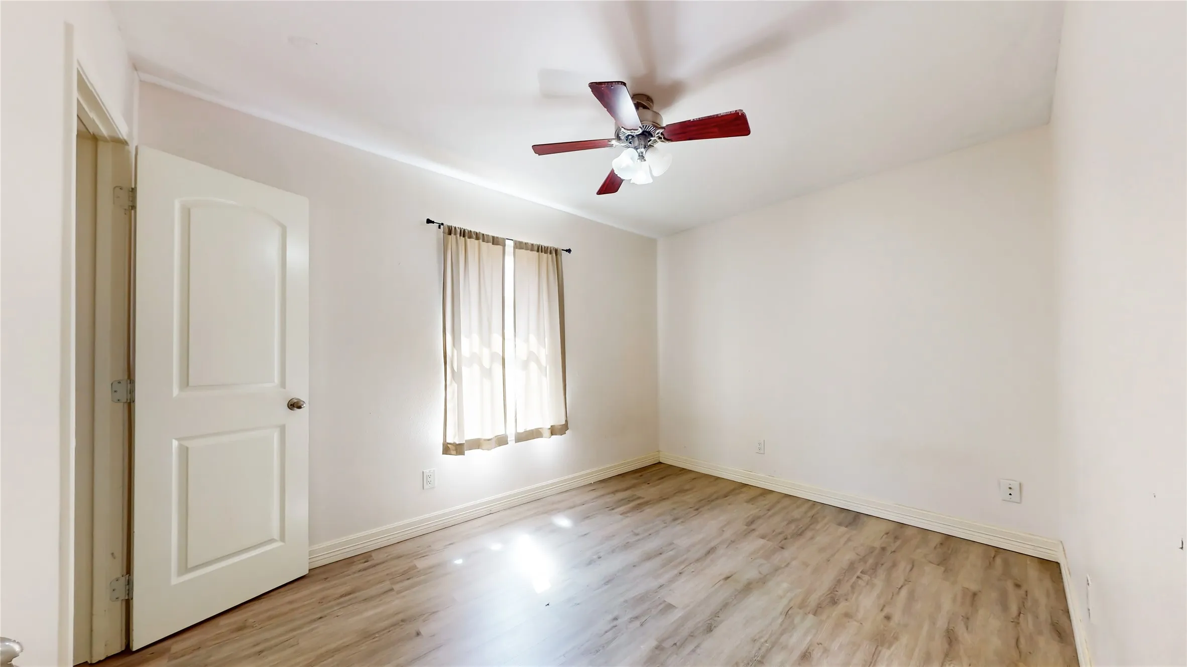 Single Family Residence For Sale in Tarrant County , 1402 Calais Court, Euless, Texas 76040, 3 Bedroom, 2 Bathroom, 2 Garage spaces, 1,501 Sqft, built in 1996, mls#21409069, Real Estate Agent in Euless, Homes For Sale in Tarrant county, Homes For Sale in Euless, Realtor in Euless Texas, Real Estate Brokerage Independent Realty Texas, Luminita Cordes Realtor