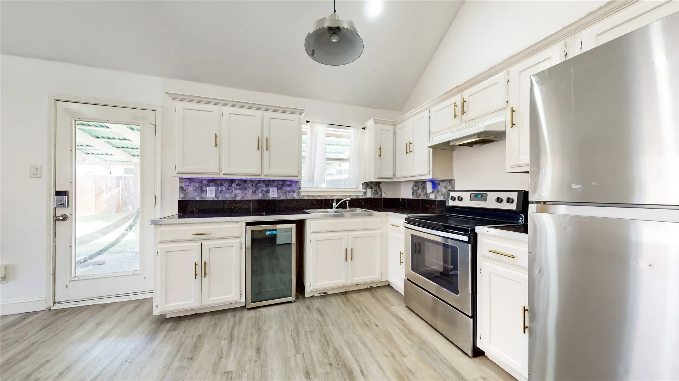 Single Family Residence For Sale in Tarrant County , 1402 Calais Court, Euless, Texas 76040, 3 Bedroom, 2 Bathroom, 2 Garage spaces, 1,501 Sqft, built in 1996, mls#21409069, Real Estate Agent in Euless, Homes For Sale in Tarrant county, Homes For Sale in Euless, Realtor in Euless Texas, Real Estate Brokerage Independent Realty Texas, Luminita Cordes Realtor
