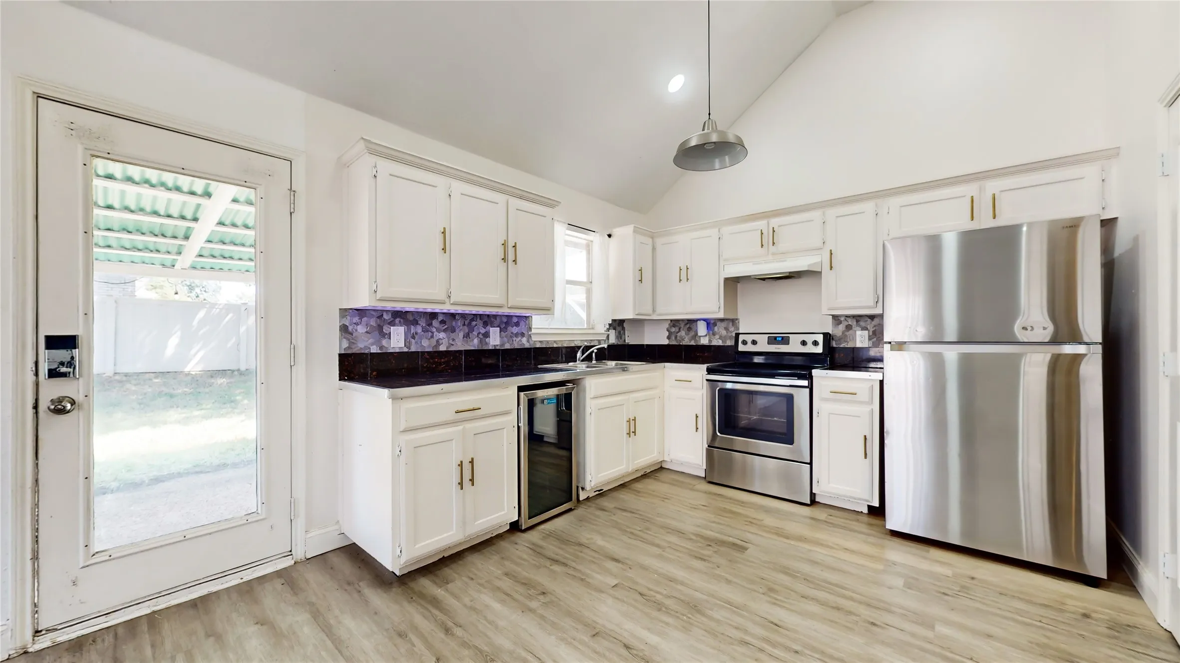Single Family Residence For Sale in Tarrant County , 1402 Calais Court, Euless, Texas 76040, 3 Bedroom, 2 Bathroom, 2 Garage spaces, 1,501 Sqft, built in 1996, mls#21409069, Real Estate Agent in Euless, Homes For Sale in Tarrant county, Homes For Sale in Euless, Realtor in Euless Texas, Real Estate Brokerage Independent Realty Texas, Luminita Cordes Realtor