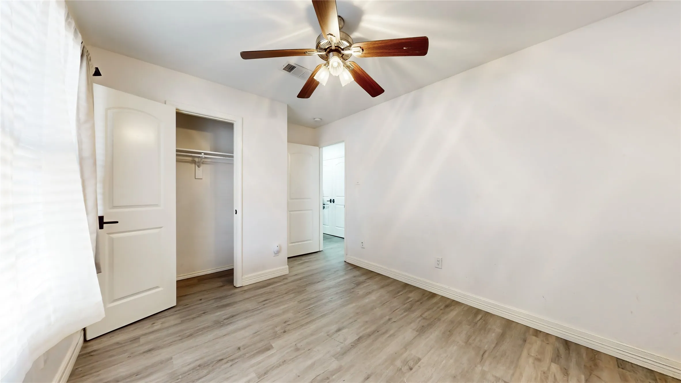 Single Family Residence For Sale in Tarrant County , 1402 Calais Court, Euless, Texas 76040, 3 Bedroom, 2 Bathroom, 2 Garage spaces, 1,501 Sqft, built in 1996, mls#21409069, Real Estate Agent in Euless, Homes For Sale in Tarrant county, Homes For Sale in Euless, Realtor in Euless Texas, Real Estate Brokerage Independent Realty Texas, Luminita Cordes Realtor