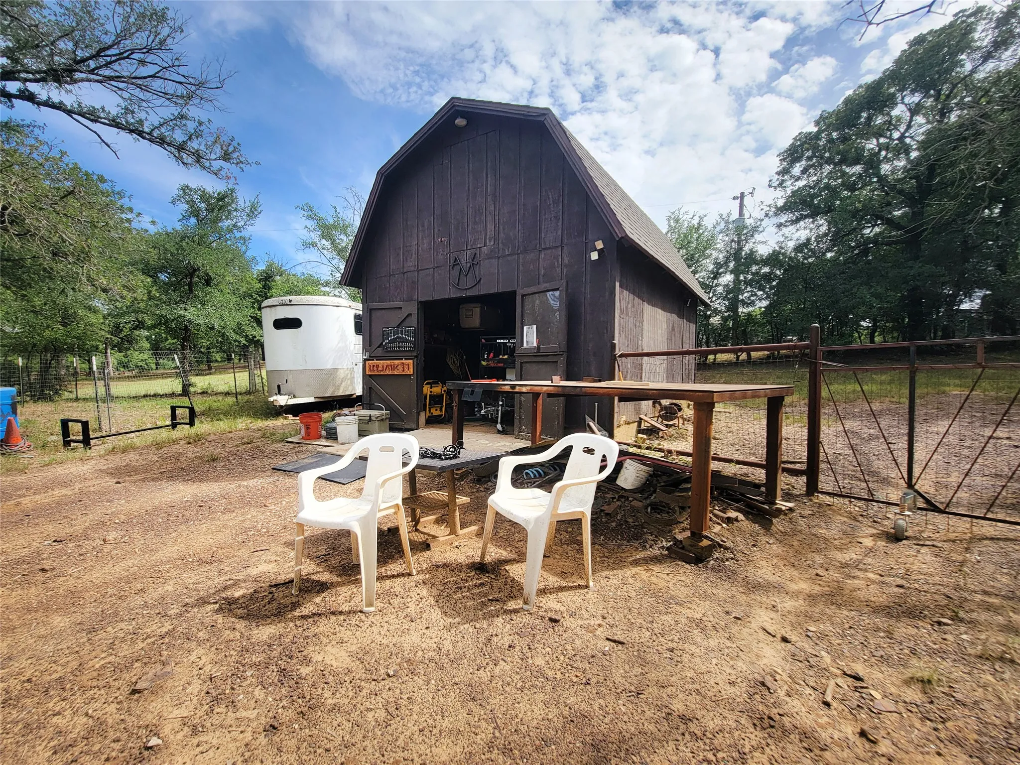 Barn structure with a gambrel roof and double entry doors