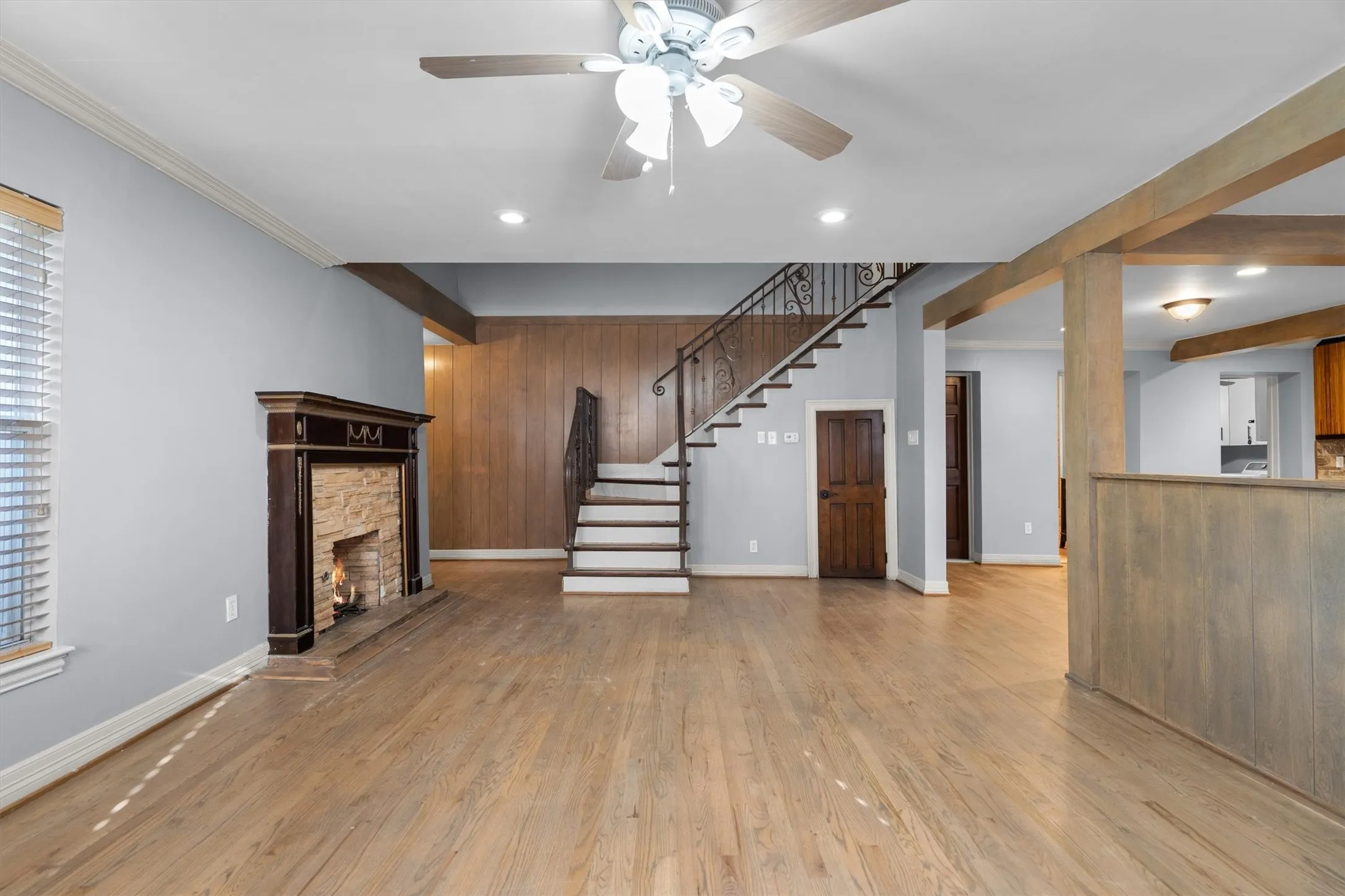 Single Family Residence For Sale in Dallas County , 2100 Caddo Street, Dallas, Texas 75204, 5 Bedroom, 5 Bathroom, 3 Garage spaces, 3,256 Sqft, built in 1940, mls#21410381, Real Estate Agent in Dallas, Homes For Sale in Dallas county, Homes For Sale in Dallas, Realtor in Dallas Texas, Real Estate Brokerage Independent Realty Texas, Luminita Cordes Realtor