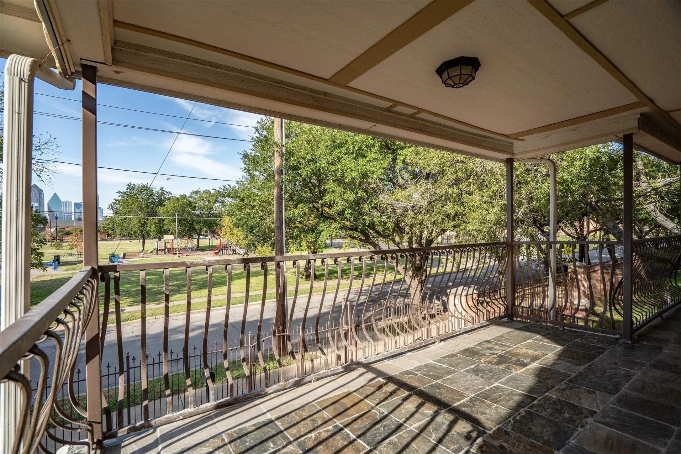 Single Family Residence For Sale in Dallas County , 2100 Caddo Street, Dallas, Texas 75204, 5 Bedroom, 5 Bathroom, 3 Garage spaces, 3,256 Sqft, built in 1940, mls#21410381, Real Estate Agent in Dallas, Homes For Sale in Dallas county, Homes For Sale in Dallas, Realtor in Dallas Texas, Real Estate Brokerage Independent Realty Texas, Luminita Cordes Realtor