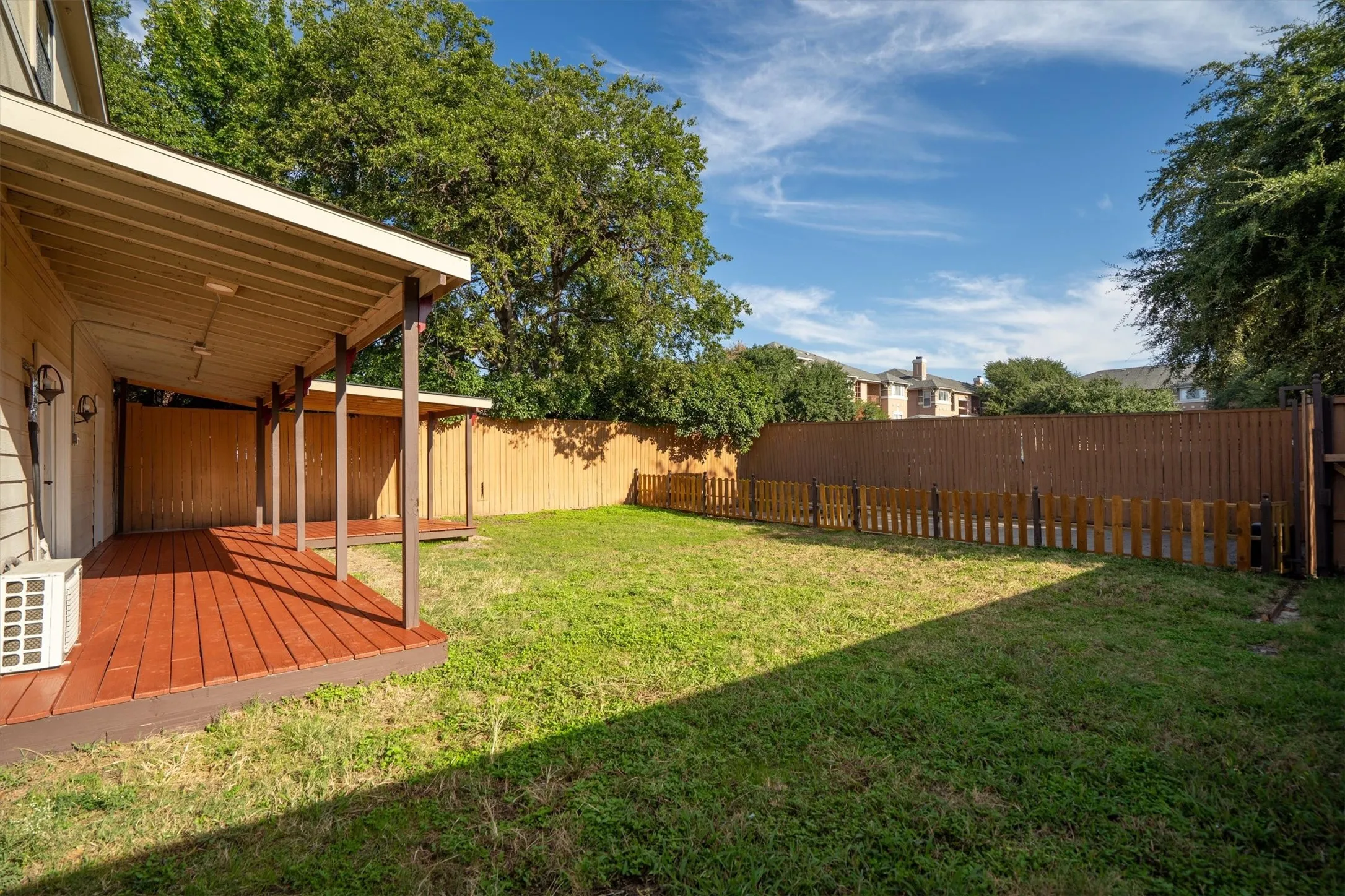 Single Family Residence For Sale in Dallas County , 2100 Caddo Street, Dallas, Texas 75204, 5 Bedroom, 5 Bathroom, 3 Garage spaces, 3,256 Sqft, built in 1940, mls#21410381, Real Estate Agent in Dallas, Homes For Sale in Dallas county, Homes For Sale in Dallas, Realtor in Dallas Texas, Real Estate Brokerage Independent Realty Texas, Luminita Cordes Realtor