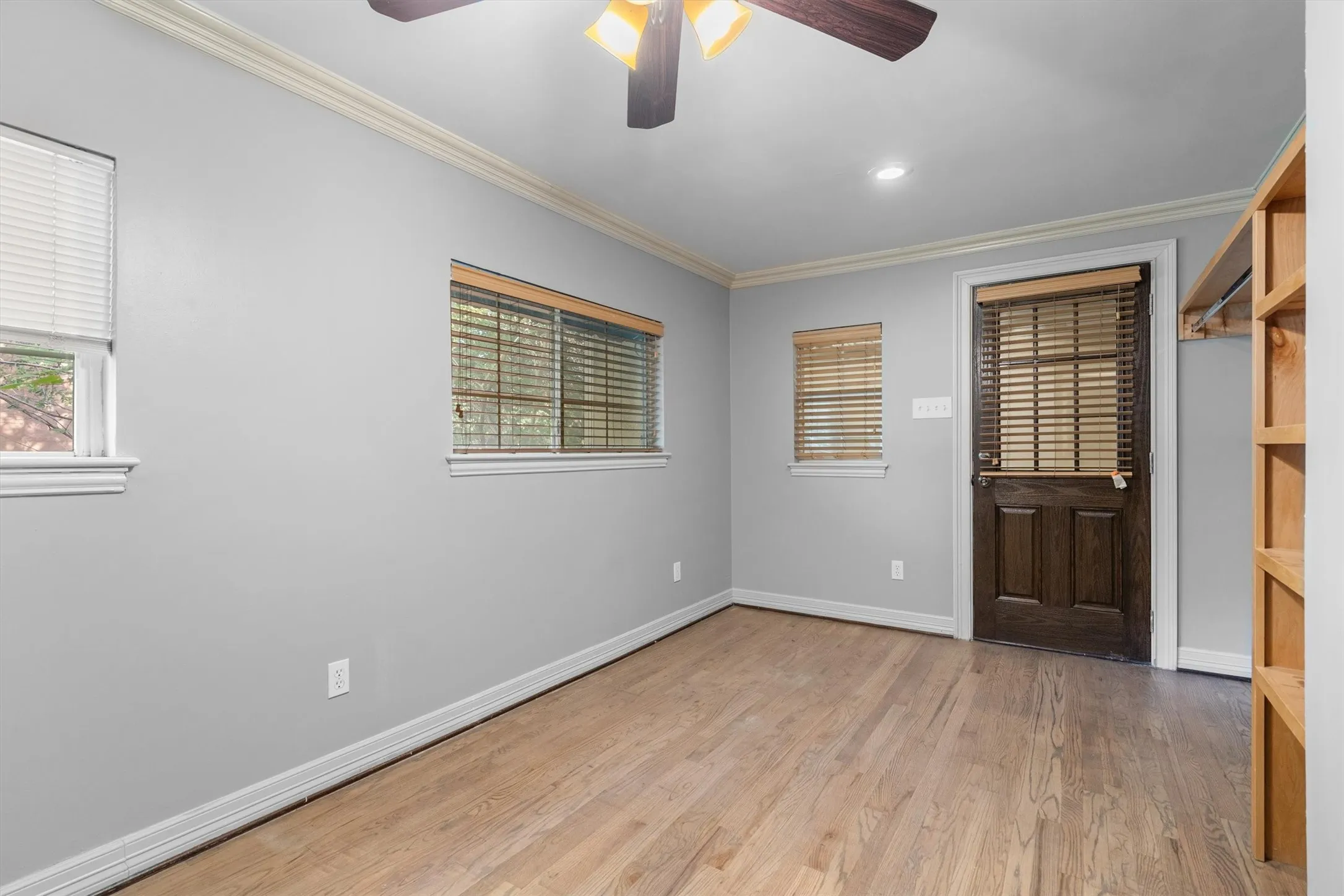 Single Family Residence For Sale in Dallas County , 2100 Caddo Street, Dallas, Texas 75204, 5 Bedroom, 5 Bathroom, 3 Garage spaces, 3,256 Sqft, built in 1940, mls#21410381, Real Estate Agent in Dallas, Homes For Sale in Dallas county, Homes For Sale in Dallas, Realtor in Dallas Texas, Real Estate Brokerage Independent Realty Texas, Luminita Cordes Realtor