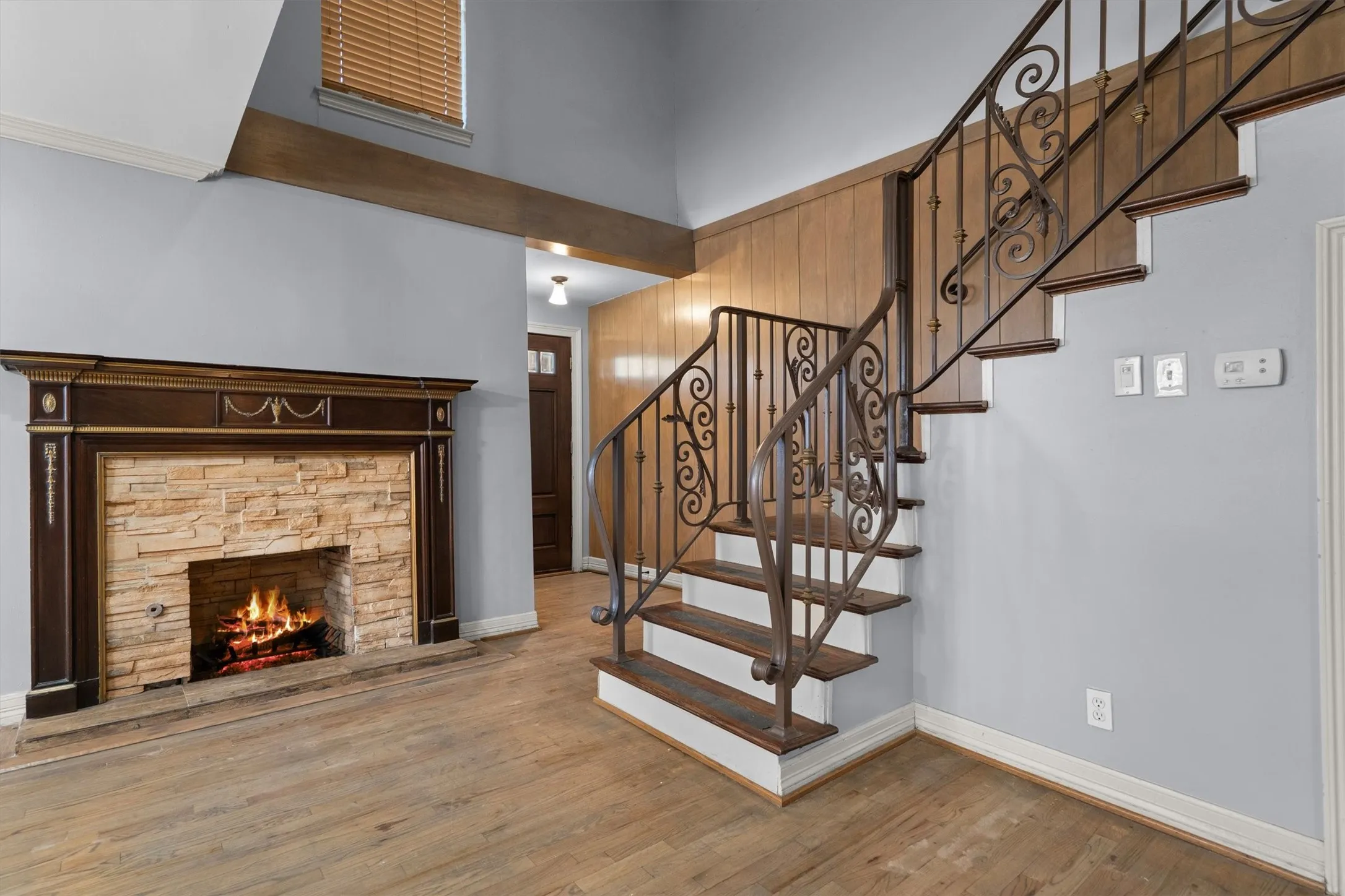 Single Family Residence For Sale in Dallas County , 2100 Caddo Street, Dallas, Texas 75204, 5 Bedroom, 5 Bathroom, 3 Garage spaces, 3,256 Sqft, built in 1940, mls#21410381, Real Estate Agent in Dallas, Homes For Sale in Dallas county, Homes For Sale in Dallas, Realtor in Dallas Texas, Real Estate Brokerage Independent Realty Texas, Luminita Cordes Realtor
