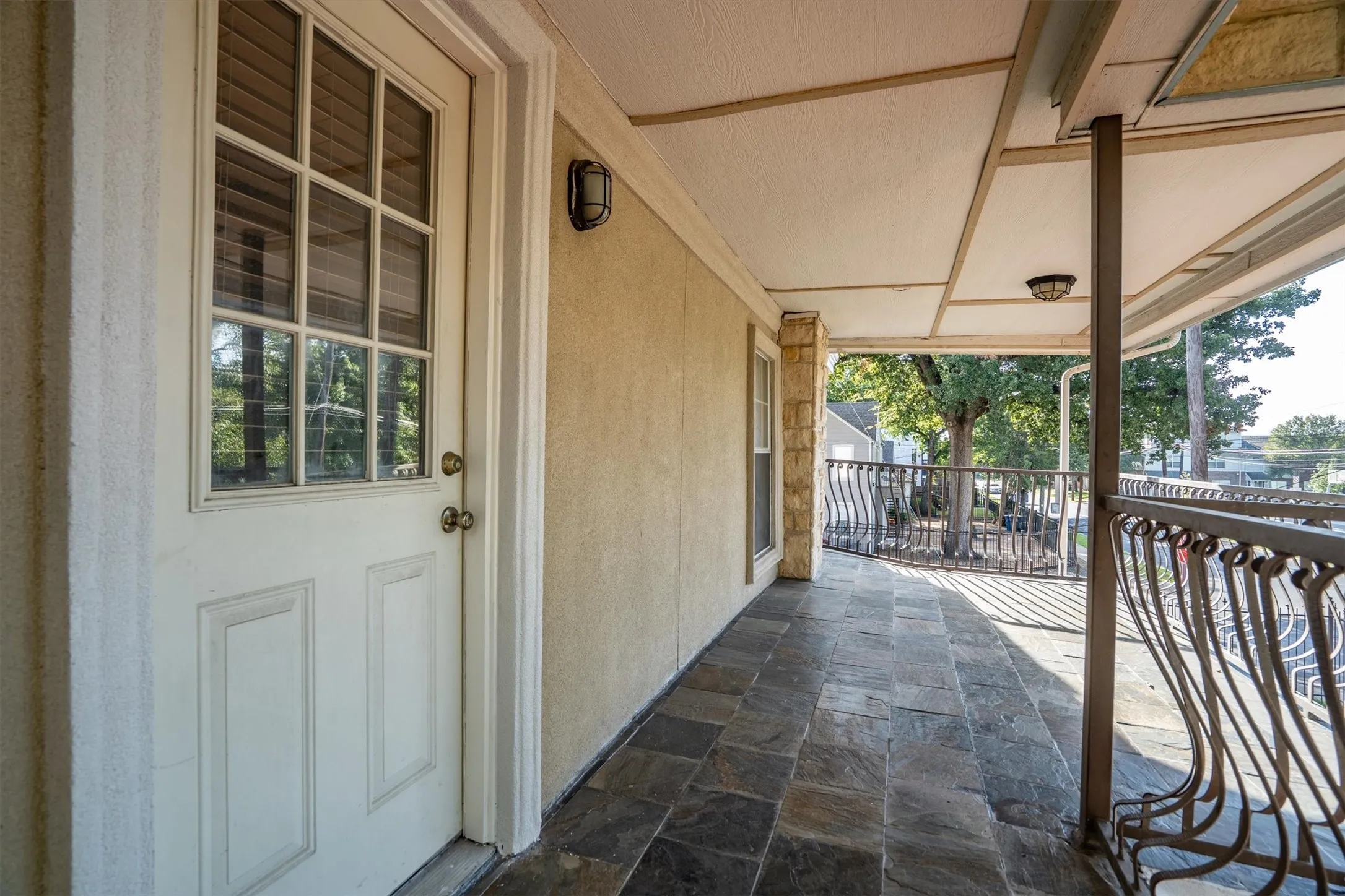 Single Family Residence For Sale in Dallas County , 2100 Caddo Street, Dallas, Texas 75204, 5 Bedroom, 5 Bathroom, 3 Garage spaces, 3,256 Sqft, built in 1940, mls#21410381, Real Estate Agent in Dallas, Homes For Sale in Dallas county, Homes For Sale in Dallas, Realtor in Dallas Texas, Real Estate Brokerage Independent Realty Texas, Luminita Cordes Realtor