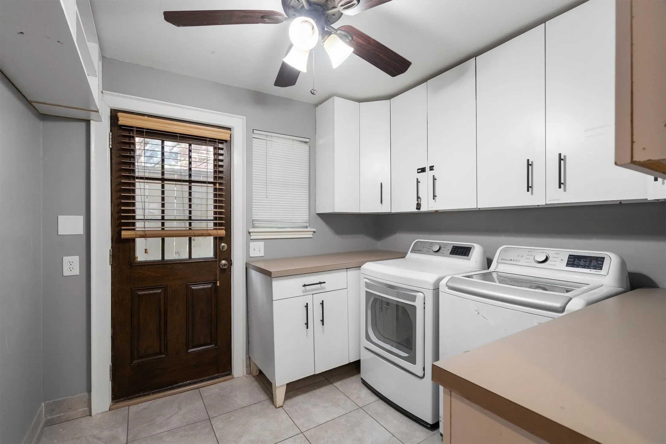 Single Family Residence For Sale in Dallas County , 2100 Caddo Street, Dallas, Texas 75204, 5 Bedroom, 5 Bathroom, 3 Garage spaces, 3,256 Sqft, built in 1940, mls#21410381, Real Estate Agent in Dallas, Homes For Sale in Dallas county, Homes For Sale in Dallas, Realtor in Dallas Texas, Real Estate Brokerage Independent Realty Texas, Luminita Cordes Realtor