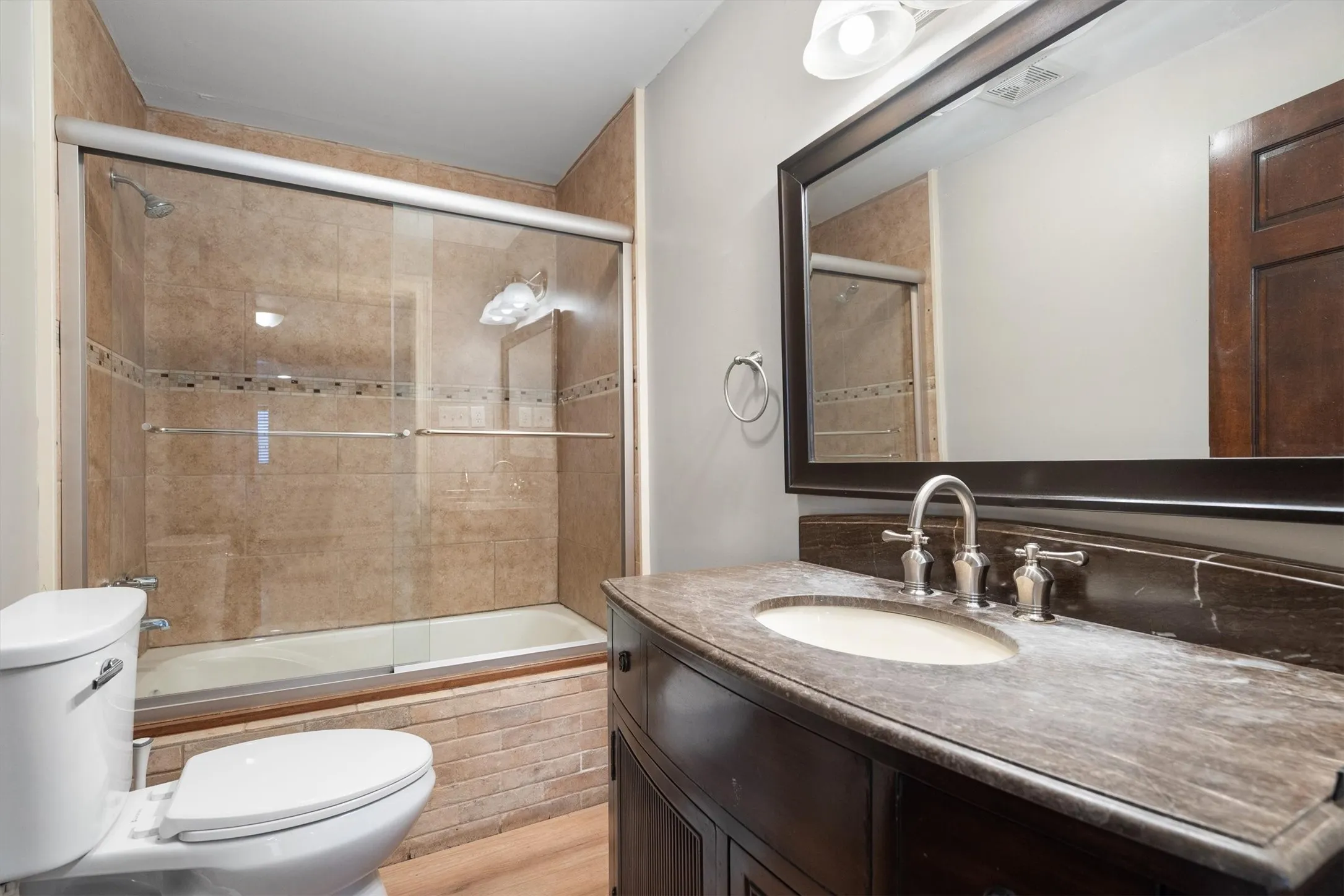 Single Family Residence For Sale in Dallas County , 2100 Caddo Street, Dallas, Texas 75204, 5 Bedroom, 5 Bathroom, 3 Garage spaces, 3,256 Sqft, built in 1940, mls#21410381, Real Estate Agent in Dallas, Homes For Sale in Dallas county, Homes For Sale in Dallas, Realtor in Dallas Texas, Real Estate Brokerage Independent Realty Texas, Luminita Cordes Realtor