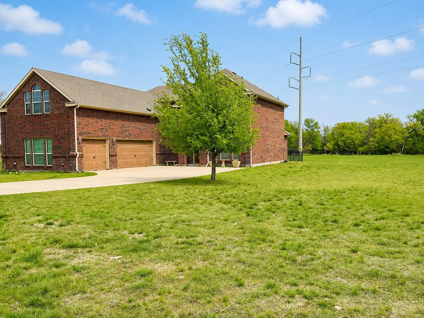 Single Family Residence For Rent in Parker County , 815 Blue Quail Drive, Weatherford, Texas 76087, 5 Bedroom, 4 Bathroom, 3 Garage spaces, 3,109 Sqft, built in 2014, mls#21409341, Real Estate Agent in Weatherford, Homes For Rent in Parker county, Homes For Rent in Weatherford, Realtor in Weatherford Texas, Real Estate Brokerage Independent Realty Texas, Luminita Cordes Realtor
